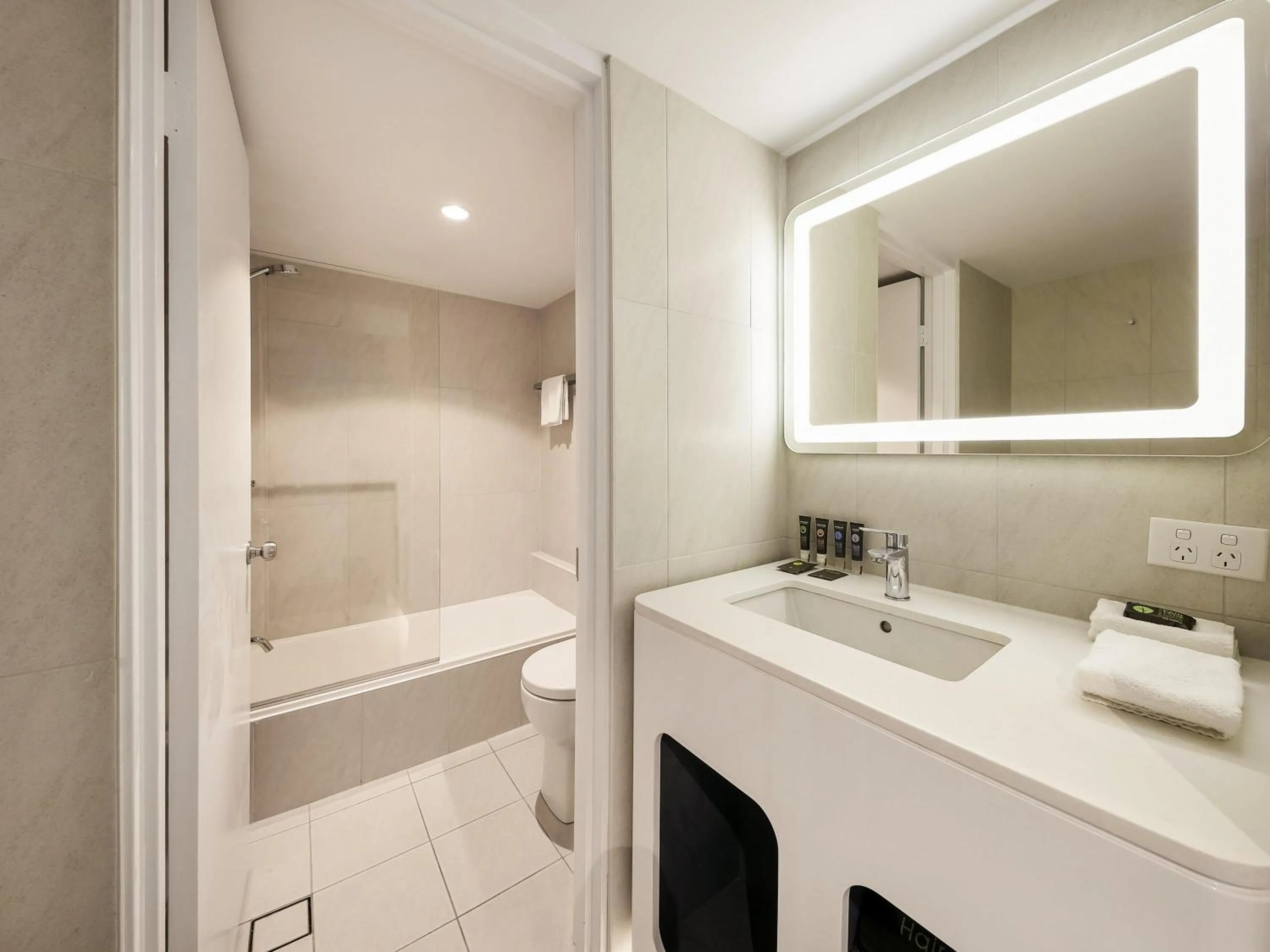 Bedroom in Novotel Surfers Paradise