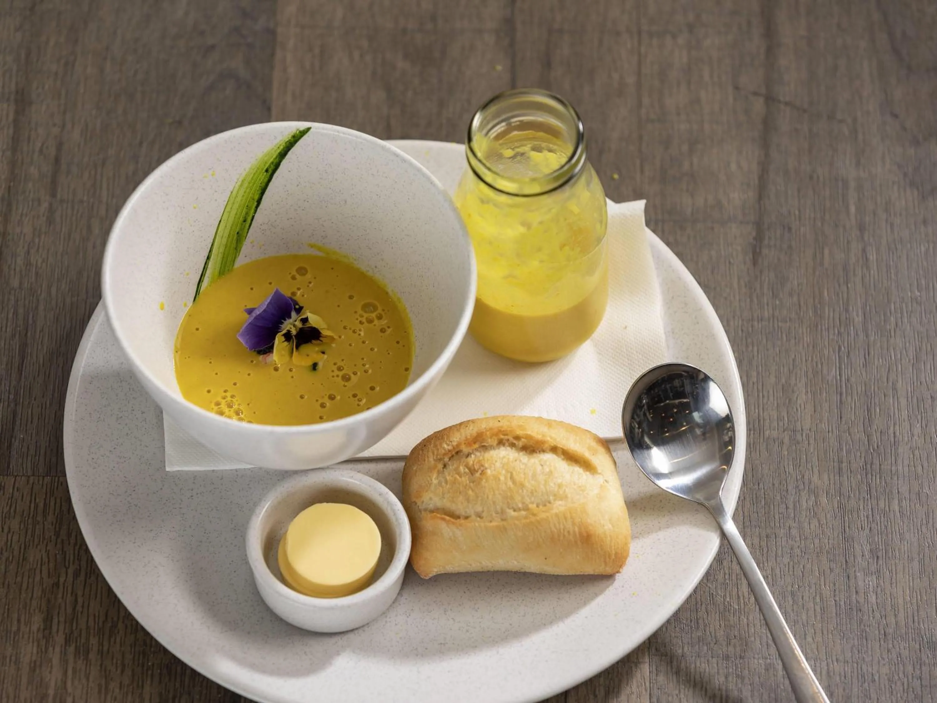 Restaurant/places to eat in Novotel Surfers Paradise