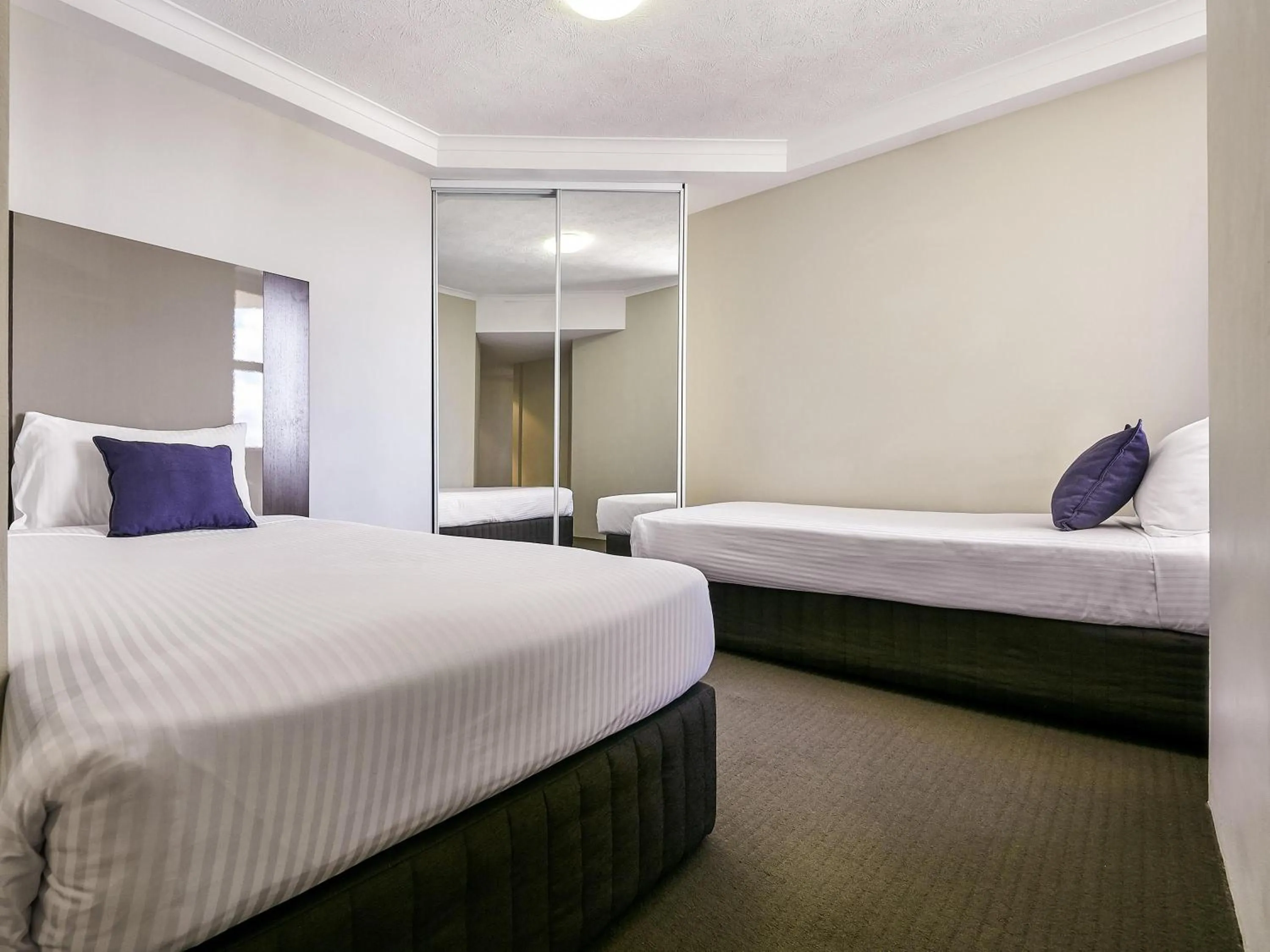 Bedroom, Bed in Novotel Surfers Paradise