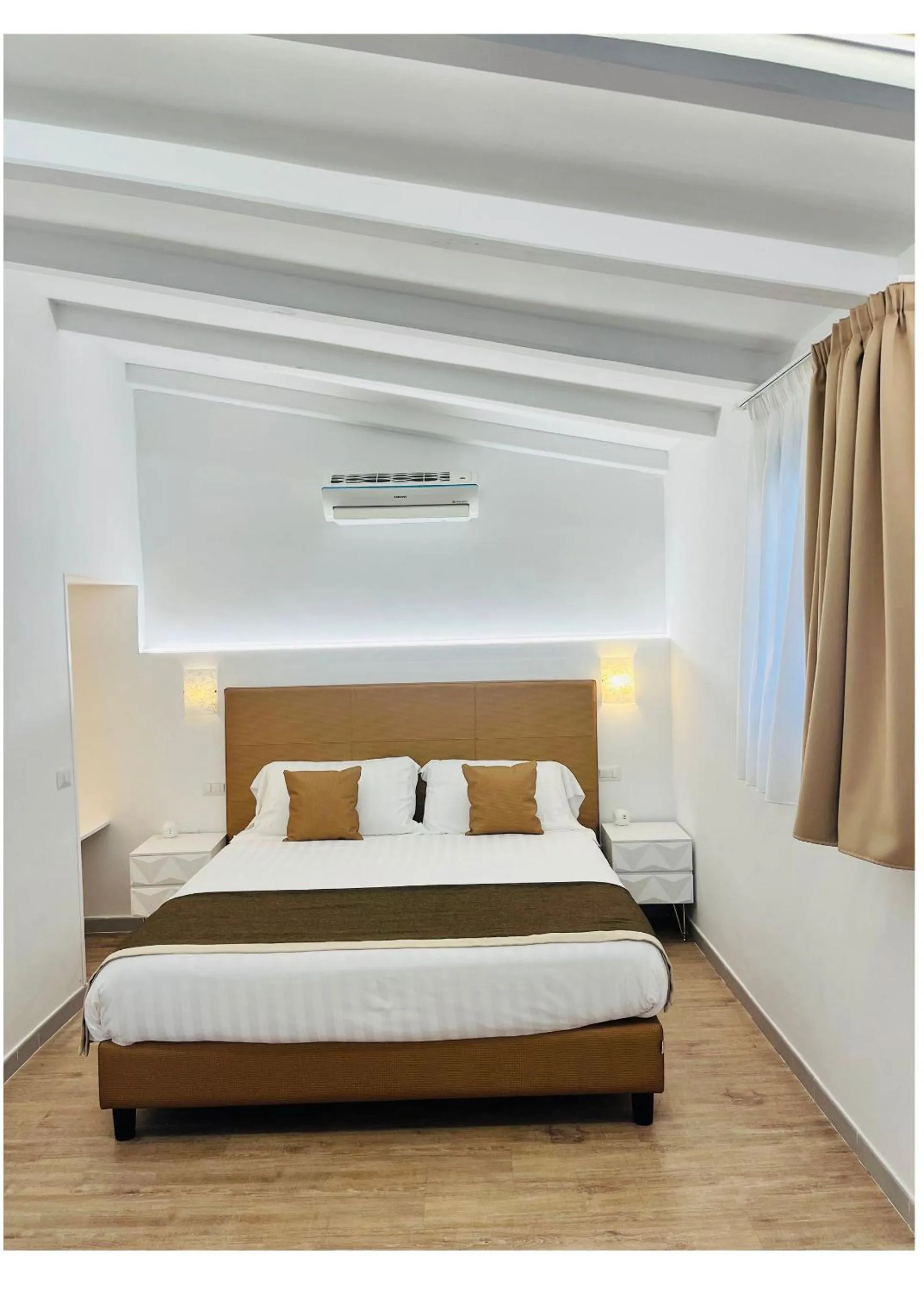 Photo of the whole room, Bed in Hotel La Torraccia