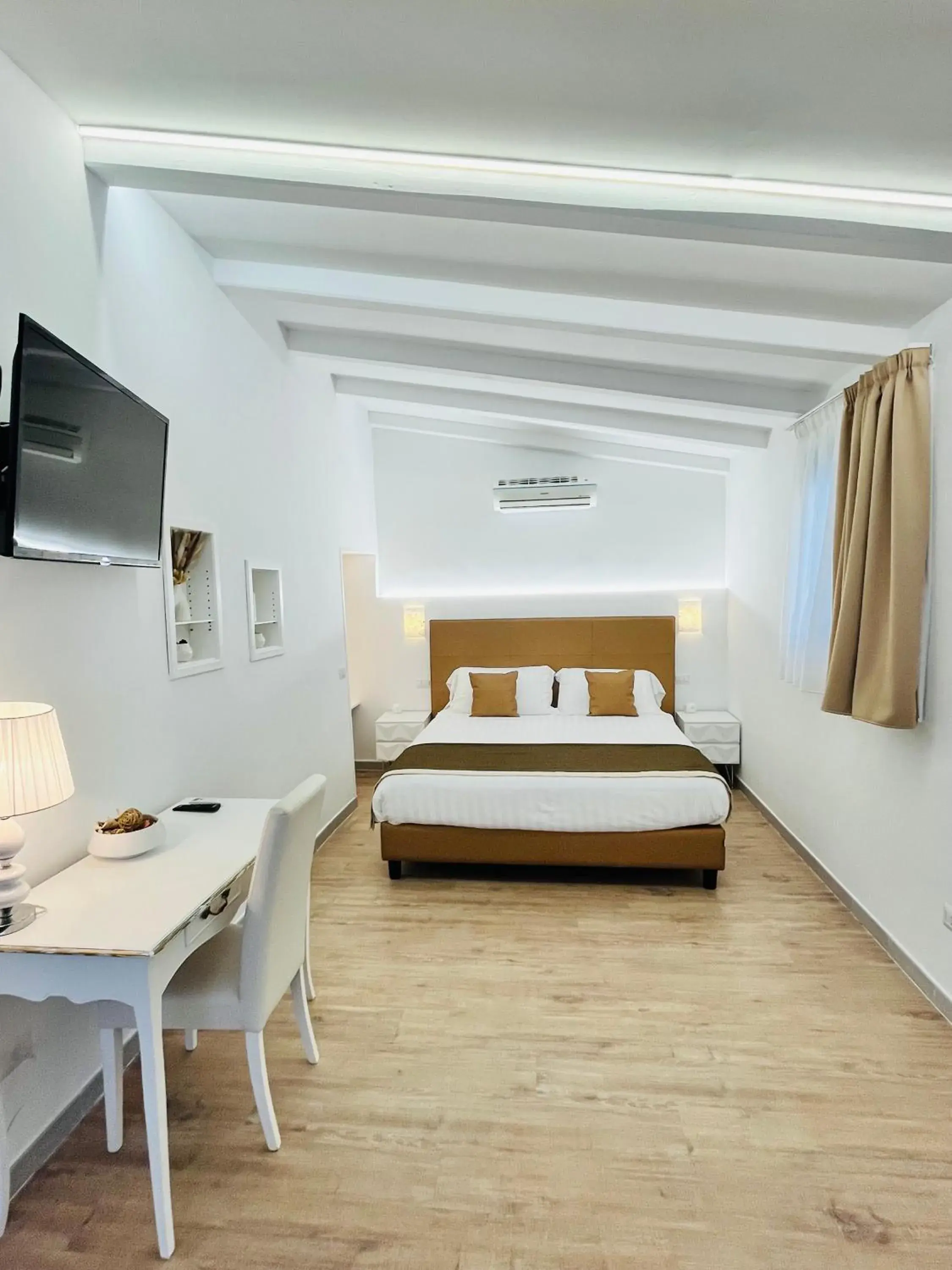 Superior Double Room in Hotel La Torraccia Superior Double Room in Hotel La Torraccia