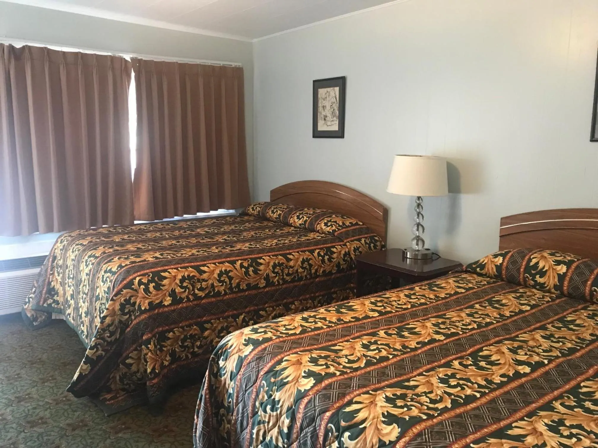 Bed in Lone Pine Motel