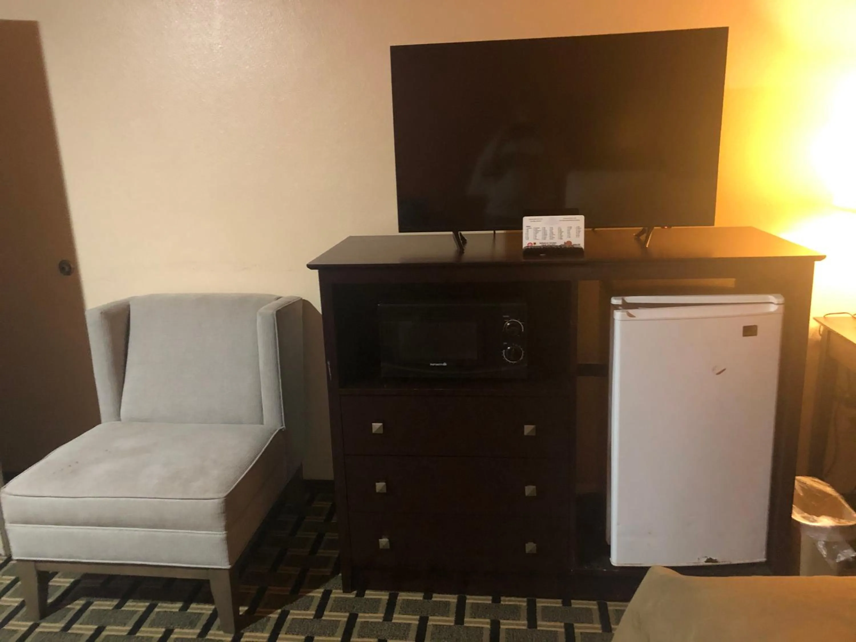 TV and multimedia in Executive Inn Woodward