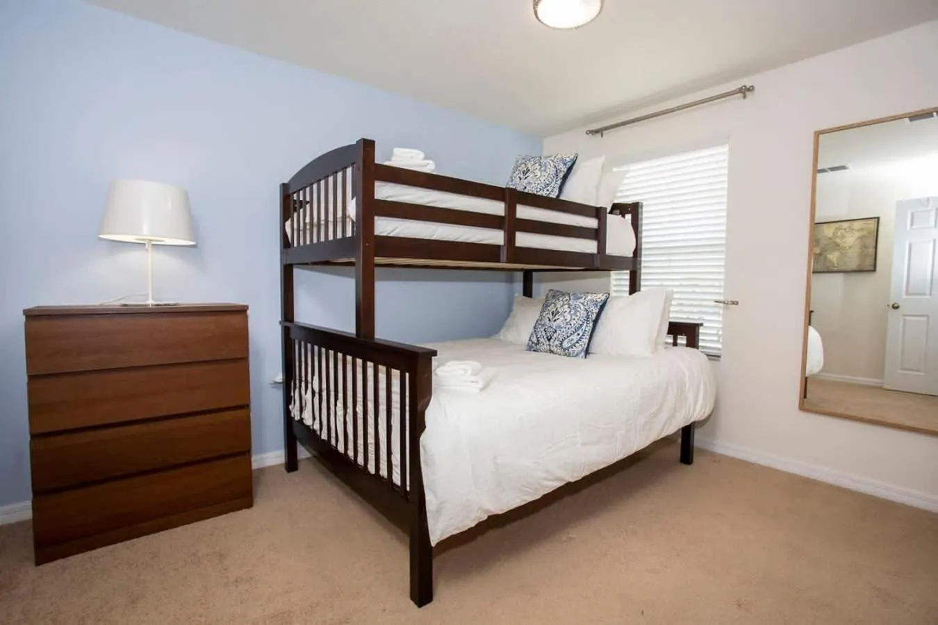 Four Bedrooms Townhouse 4563