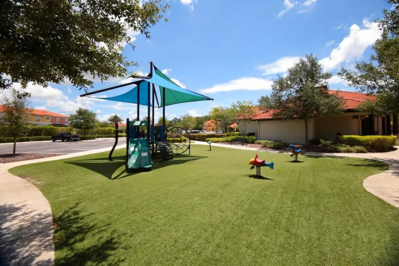 Four Bedrooms Townhouse 4563