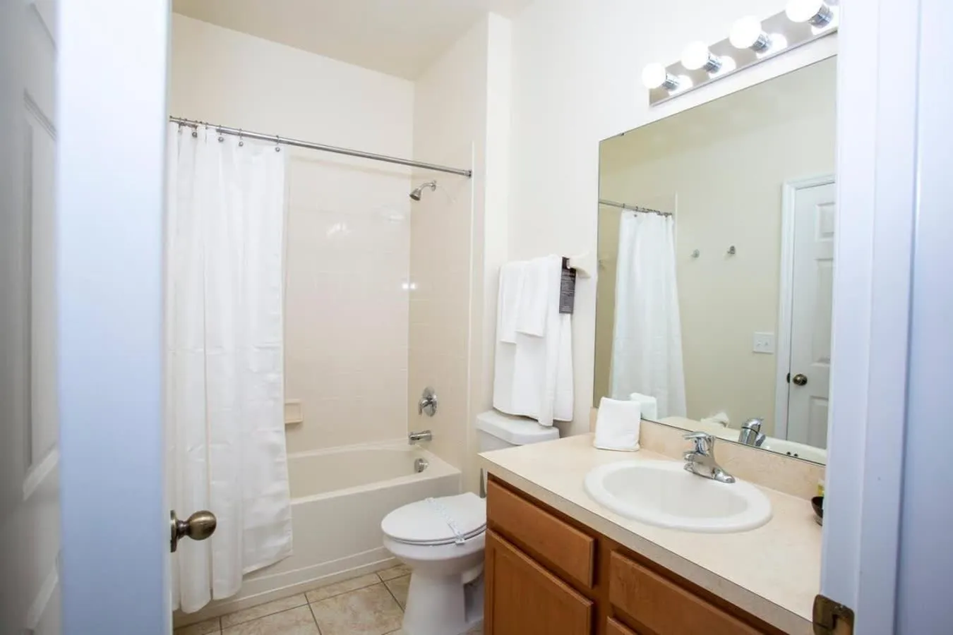 Four Bedrooms Townhouse 4563