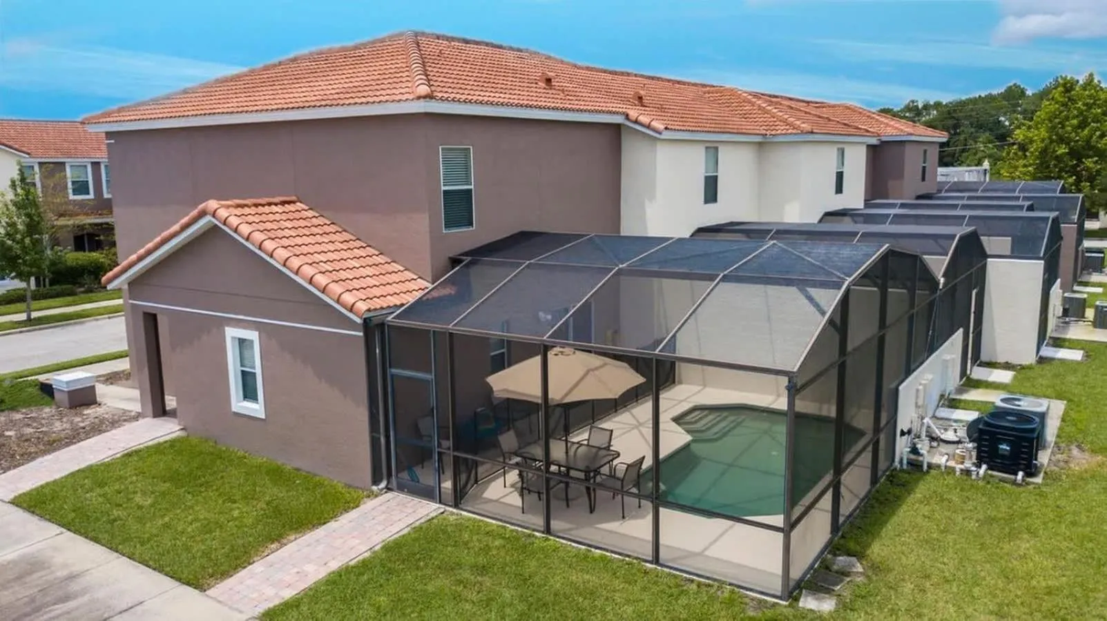 Four Bedrooms Townhouse 4563