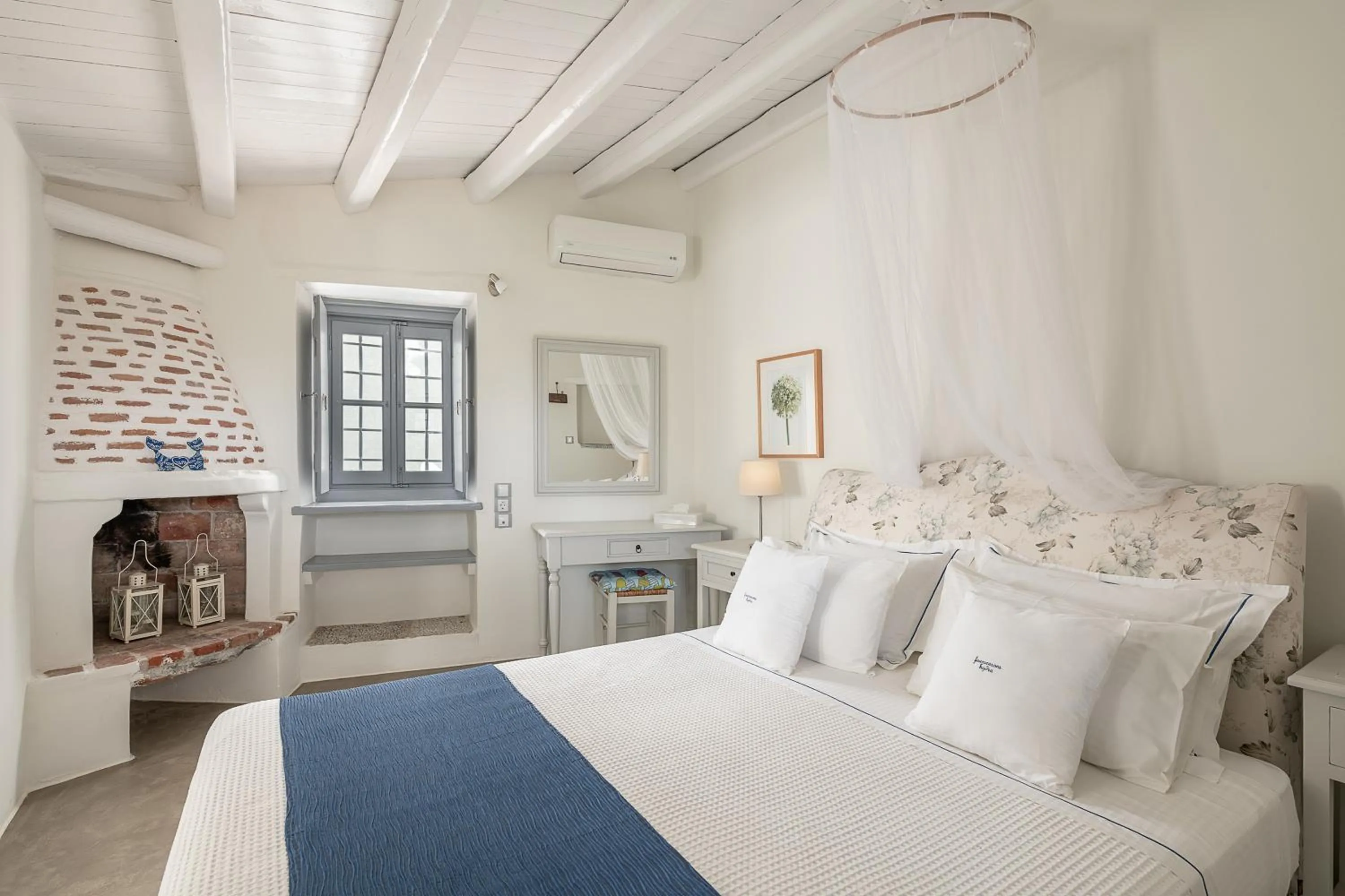 Bedroom, Bed in Bellevalia Hydra - Formerly Four Seasons Hydra