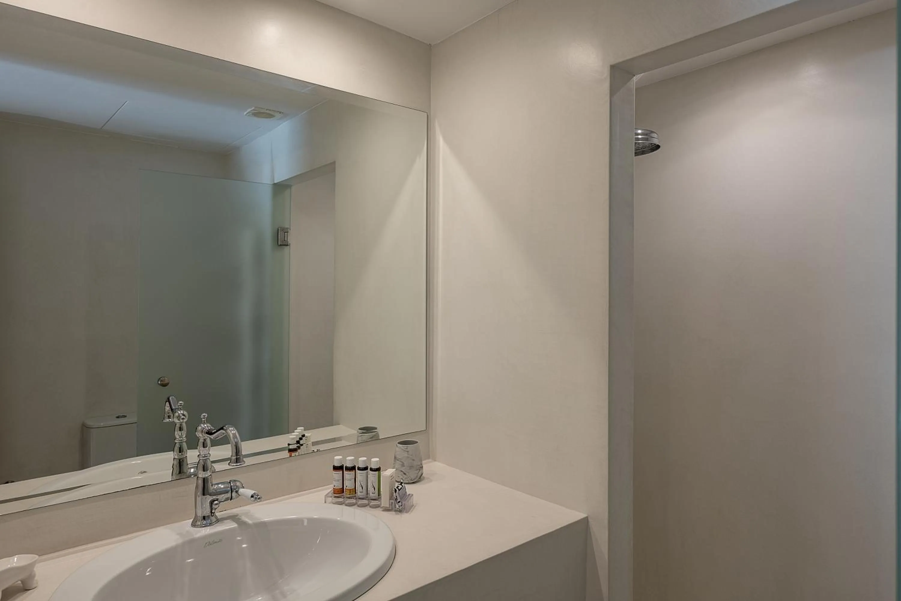 Shower in Bellevalia Hydra - Formerly Four Seasons Hydra