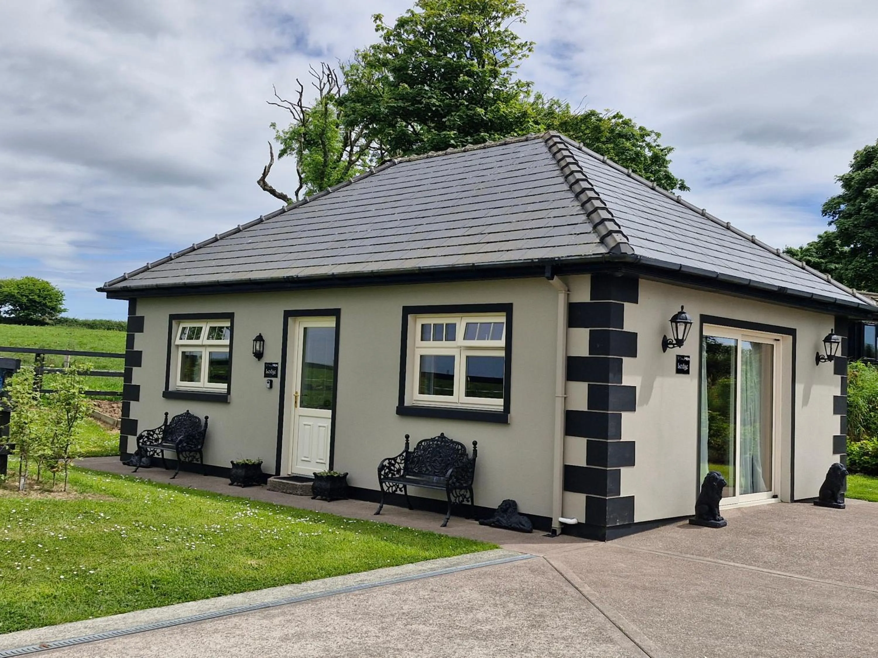 Property building in The Brown Hen Guest Accommodation