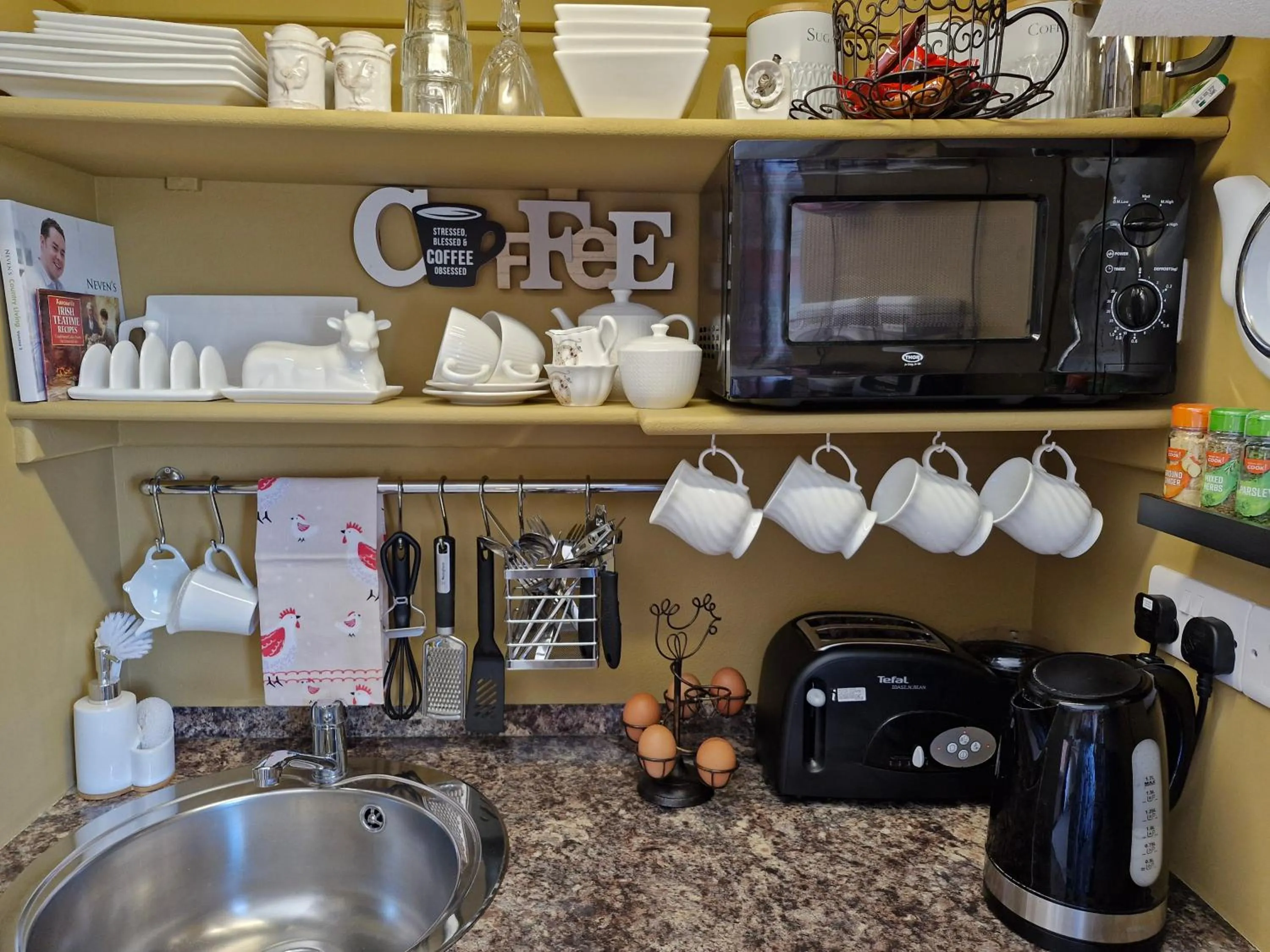 Kitchen or kitchenette in The Brown Hen Guest Accommodation