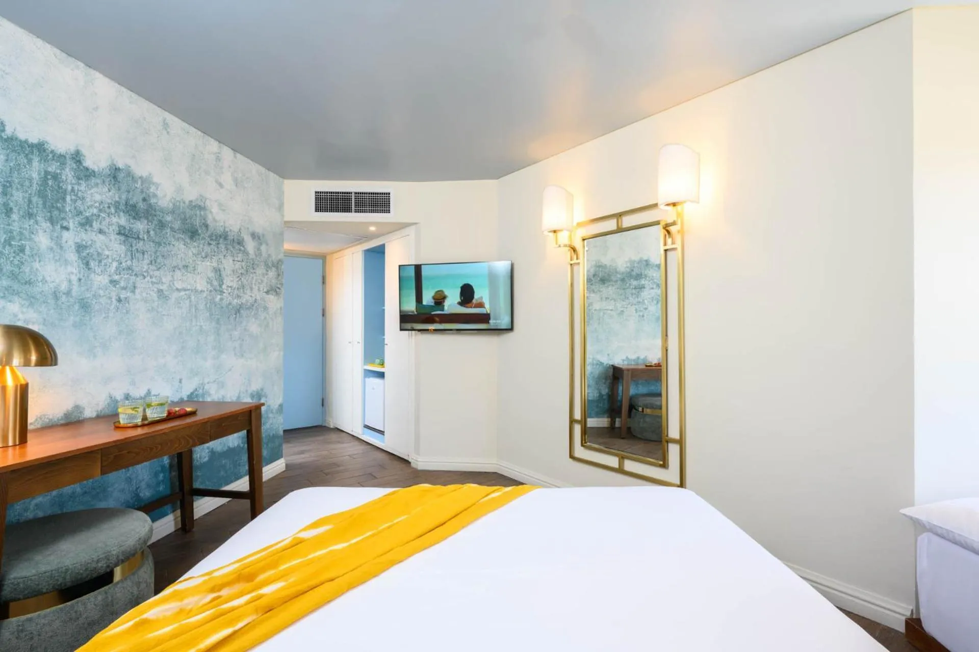 TV and multimedia, Bed in U Coral Beach Club Eilat – Ultra All inclusive