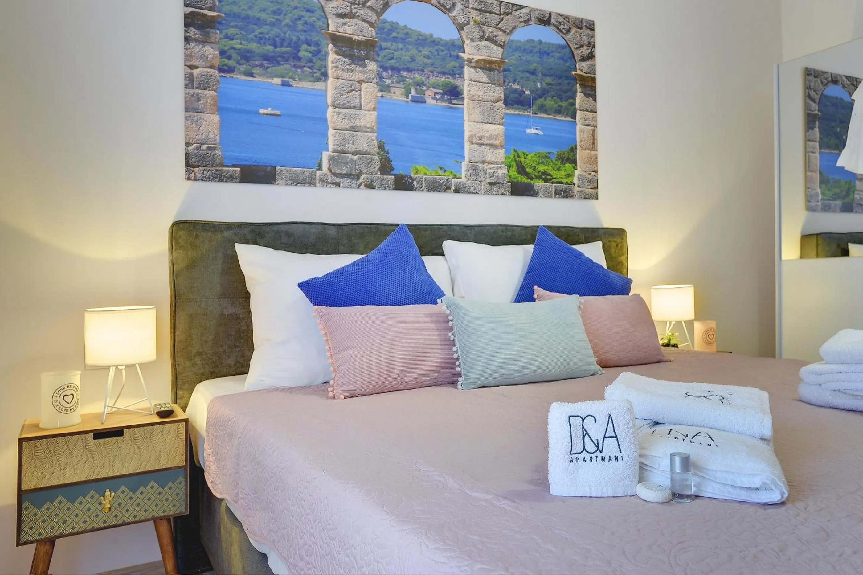 Bedroom, Bed in D&A Amphitheatre Apartments with free parking