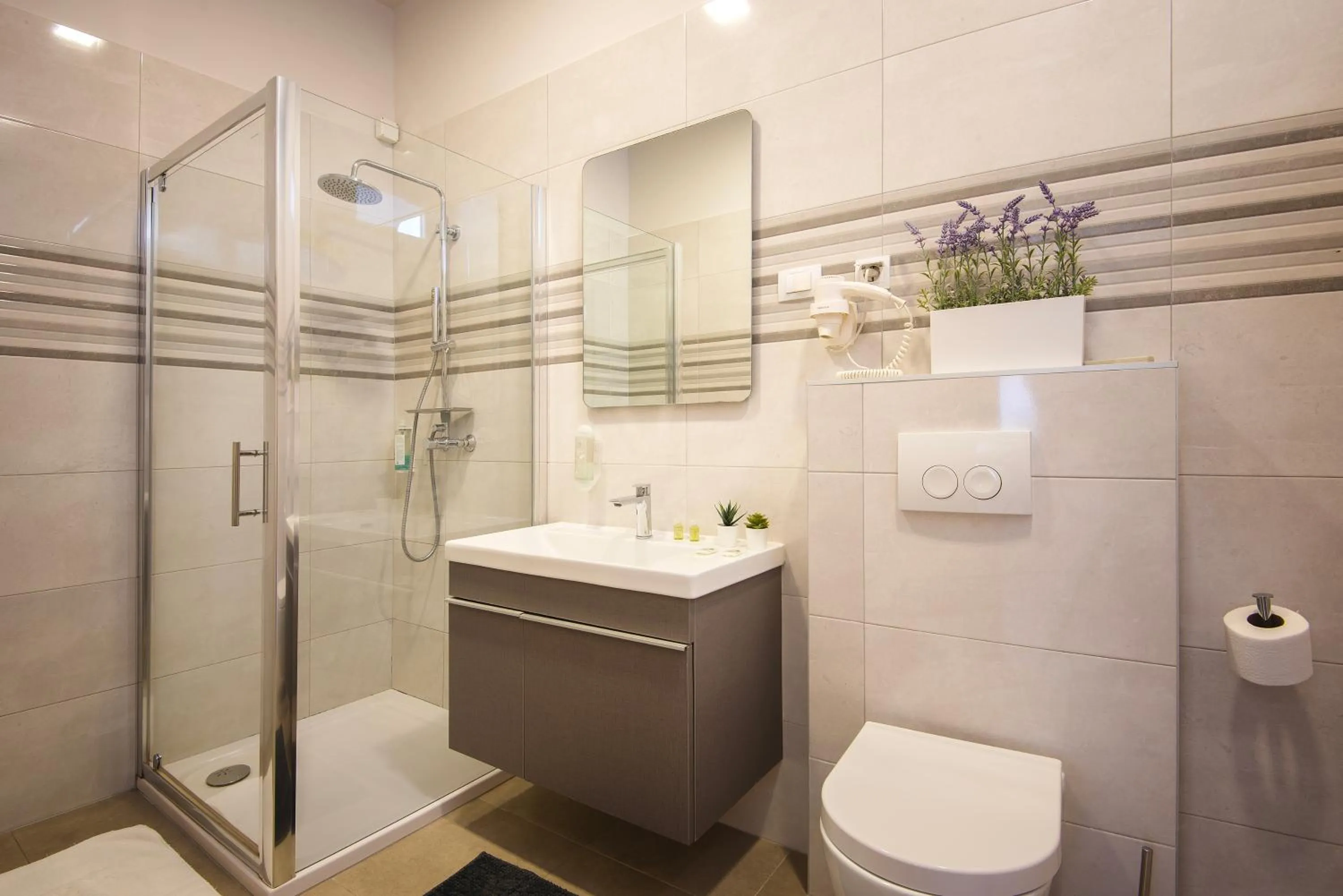 Bathroom in D&A Amphitheatre Apartments with free parking
