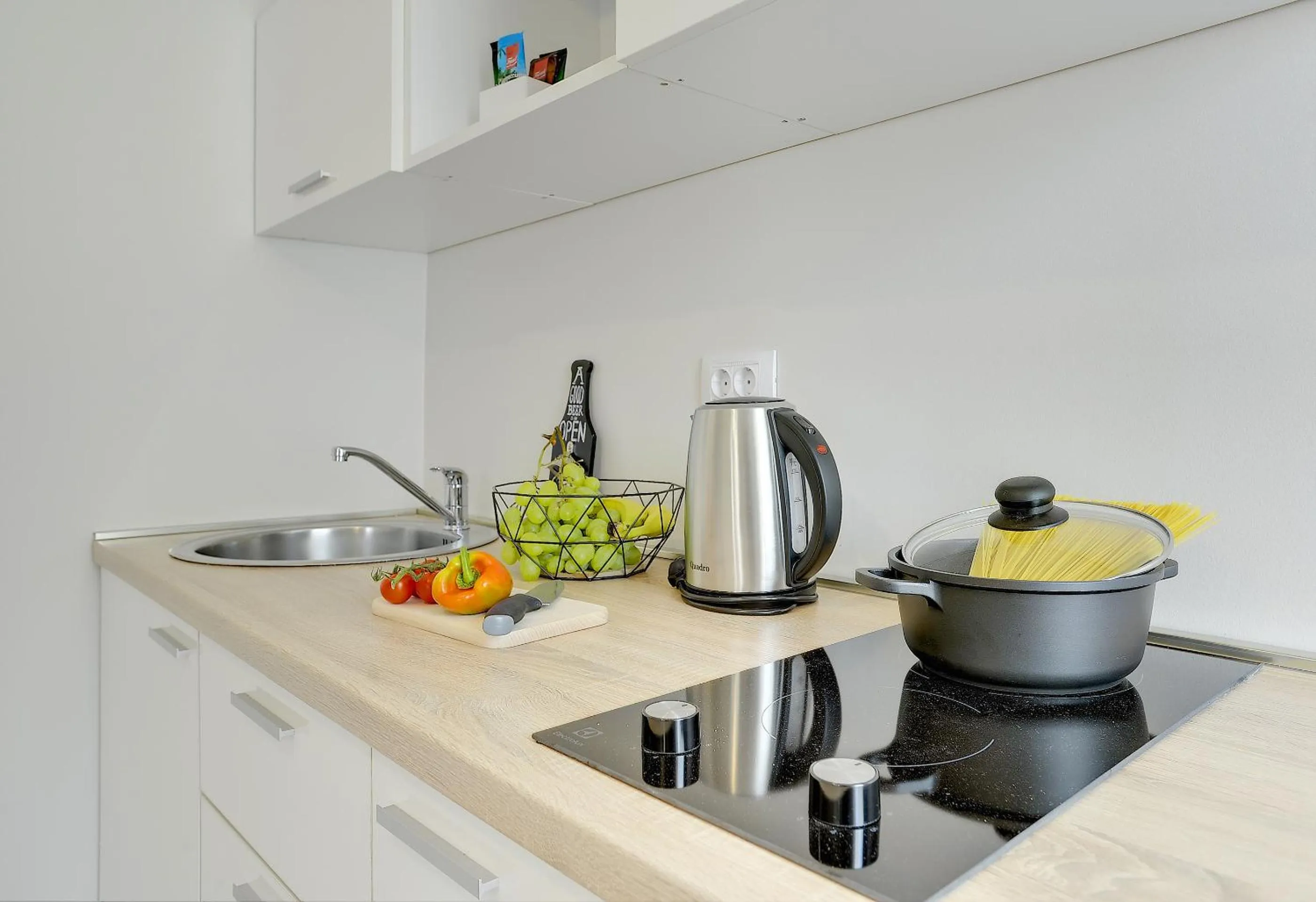 Kitchen or kitchenette in D&A Amphitheatre Apartments with free parking