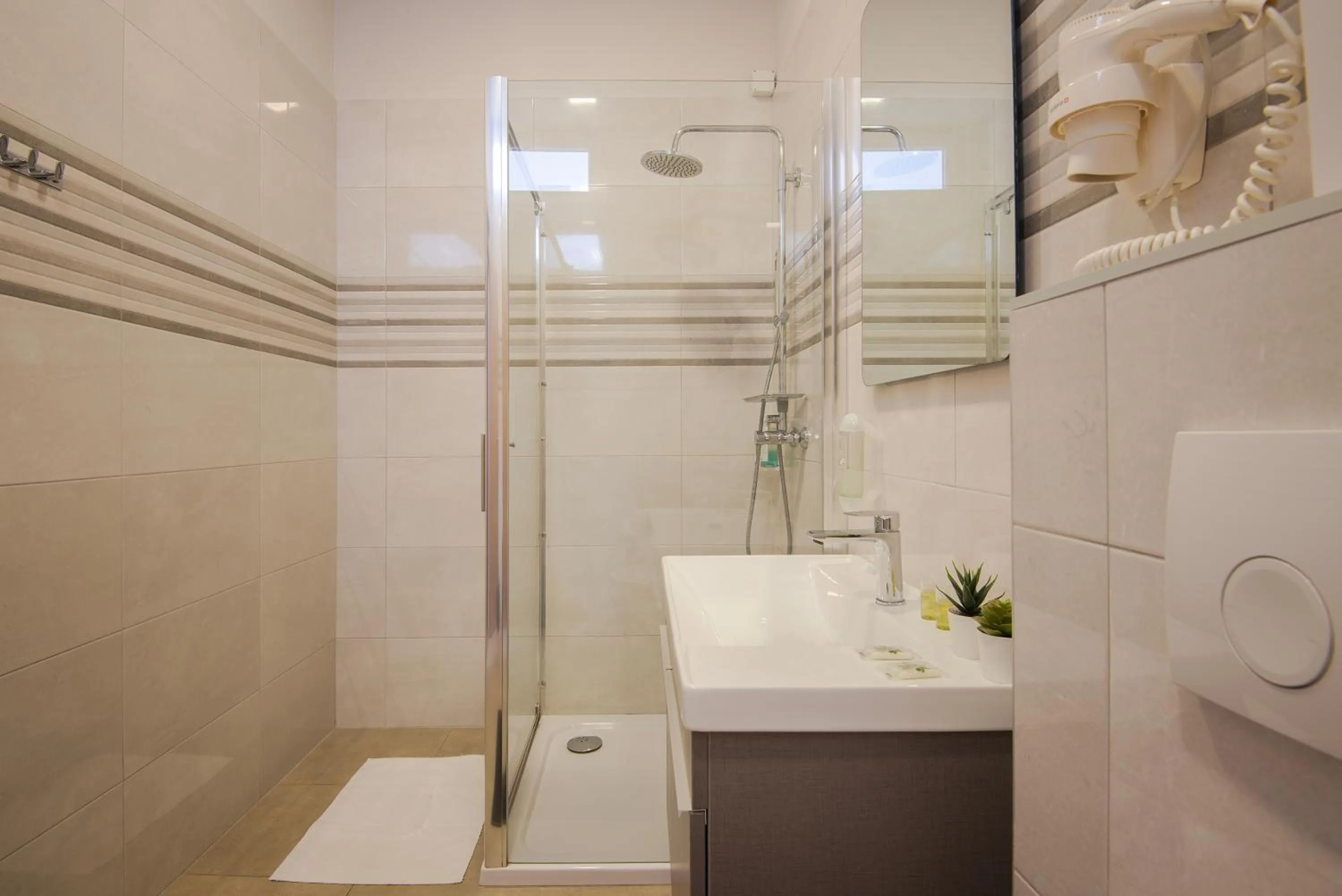 Toilet in D&A Amphitheatre Apartments with free parking