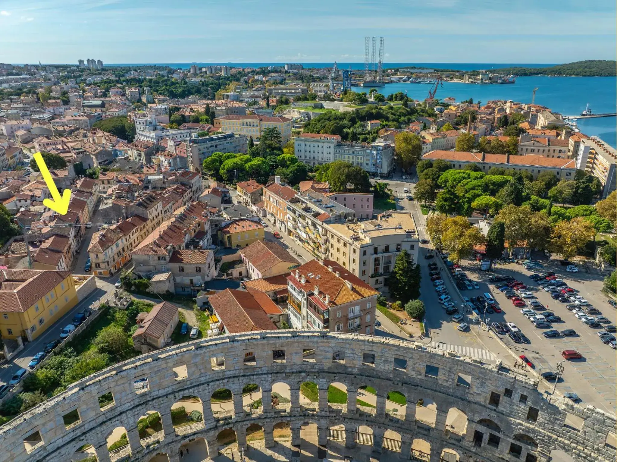 Property building in D&A Amphitheatre Apartments with free parking Property building in D&A Amphitheatre Apartments with free parking