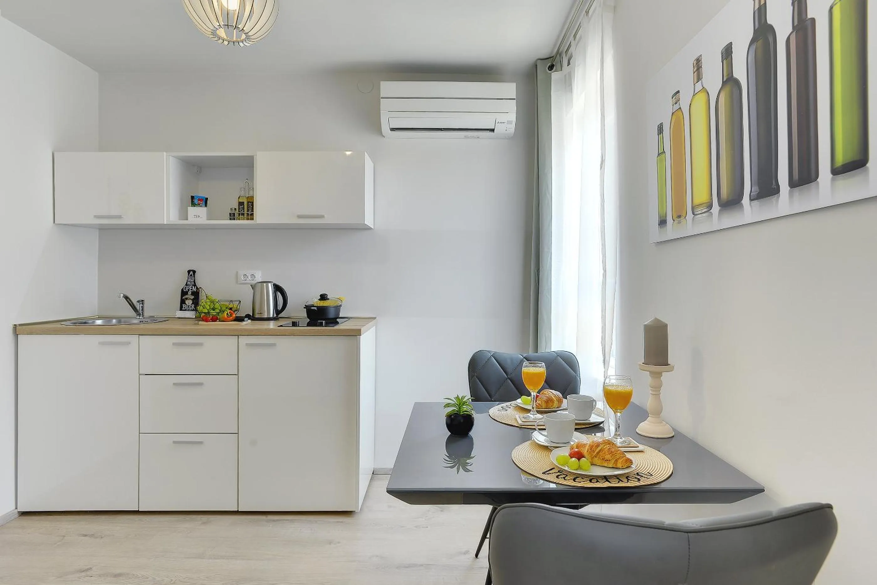 Dining area in D&A Amphitheatre Apartments with free parking