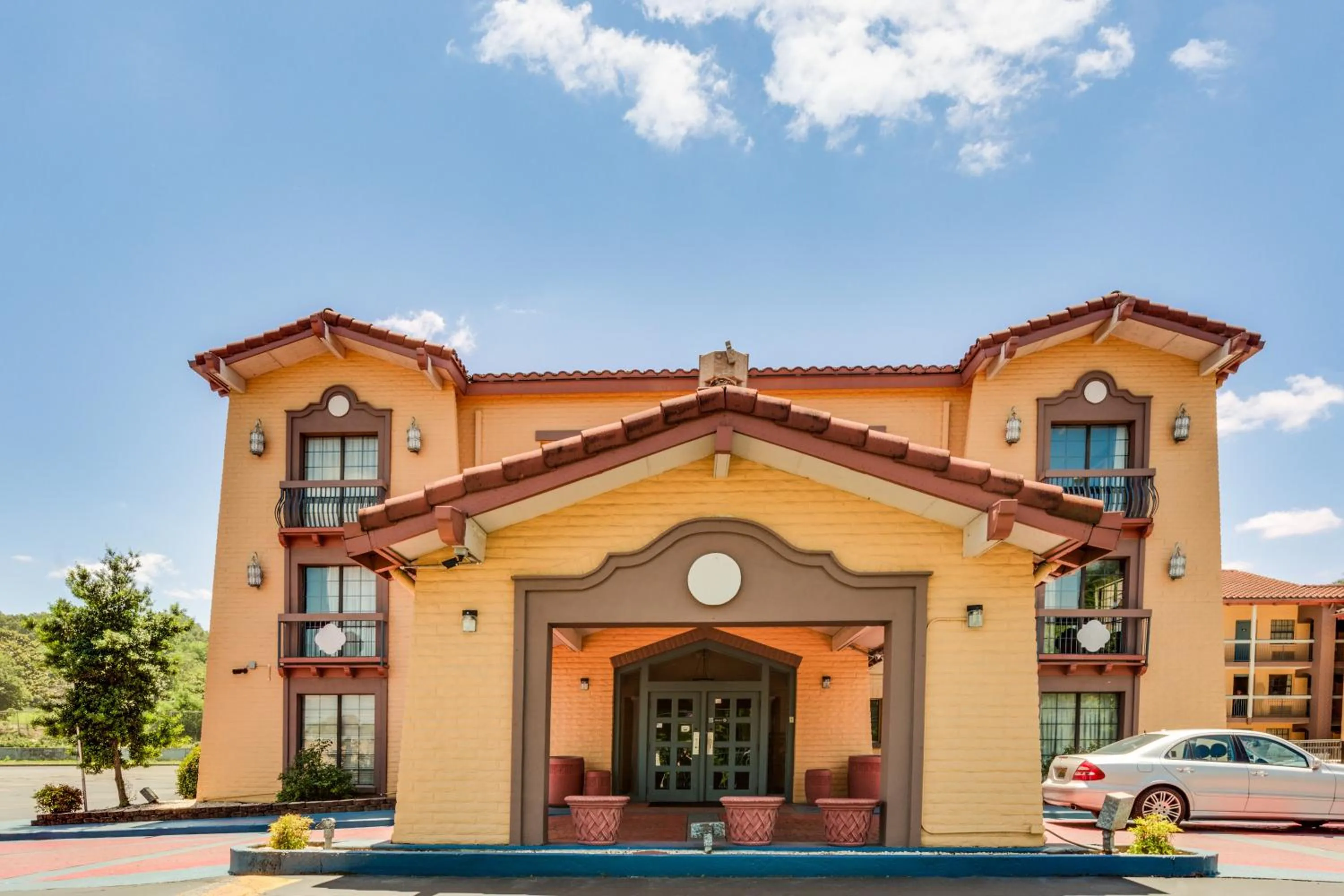 Property building in Days Inn by Wyndham Birmingham/West