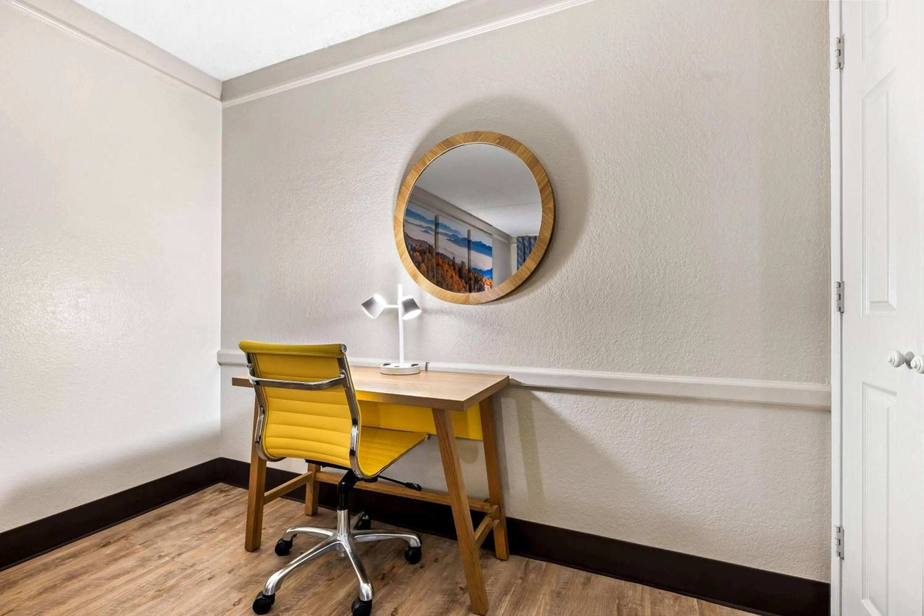 Bed in Days Inn by Wyndham Birmingham/West