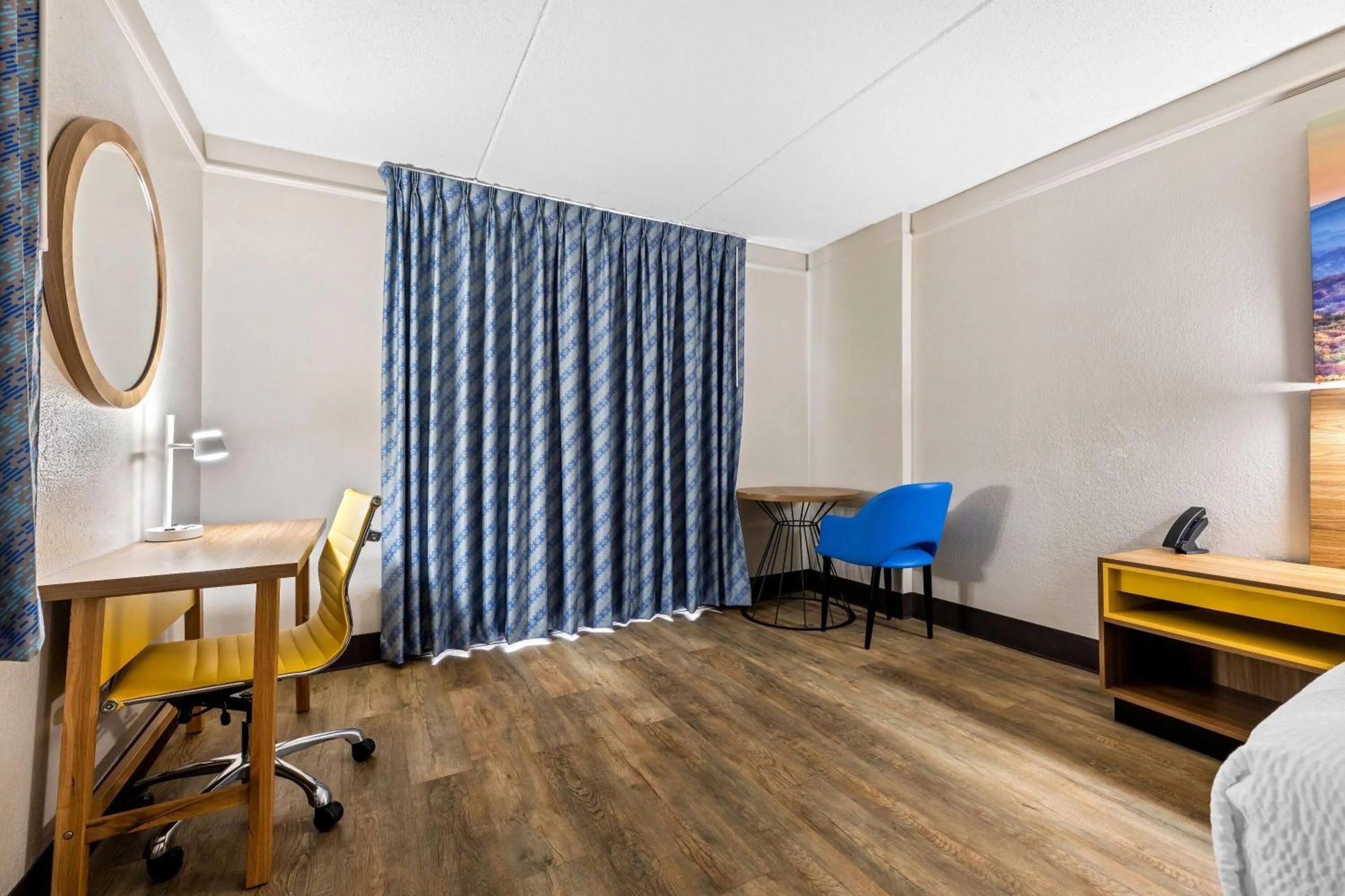 Bed in Days Inn by Wyndham Birmingham/West