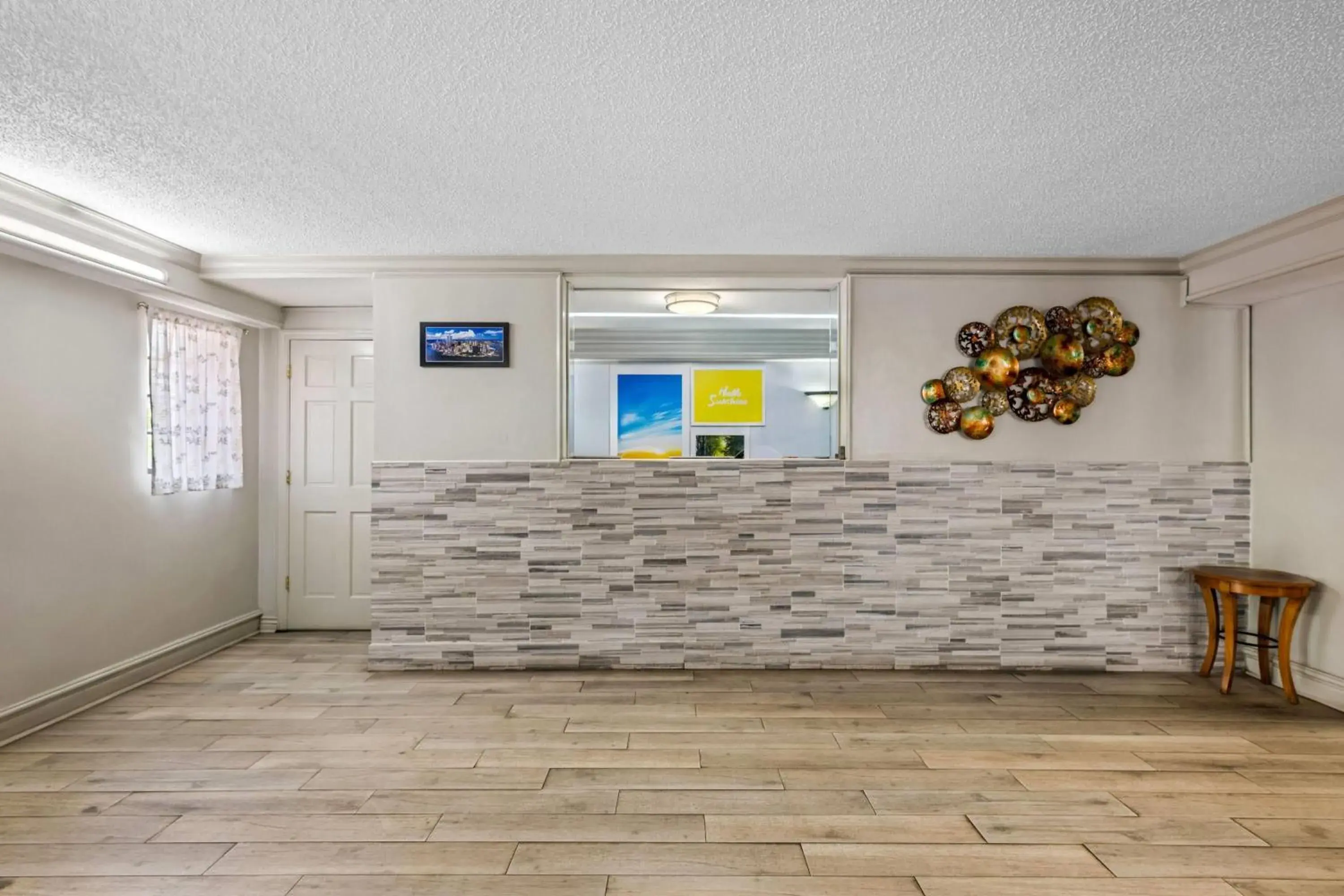 Lobby or reception in Days Inn by Wyndham Birmingham/West Lobby or reception in Days Inn by Wyndham Birmingham/West