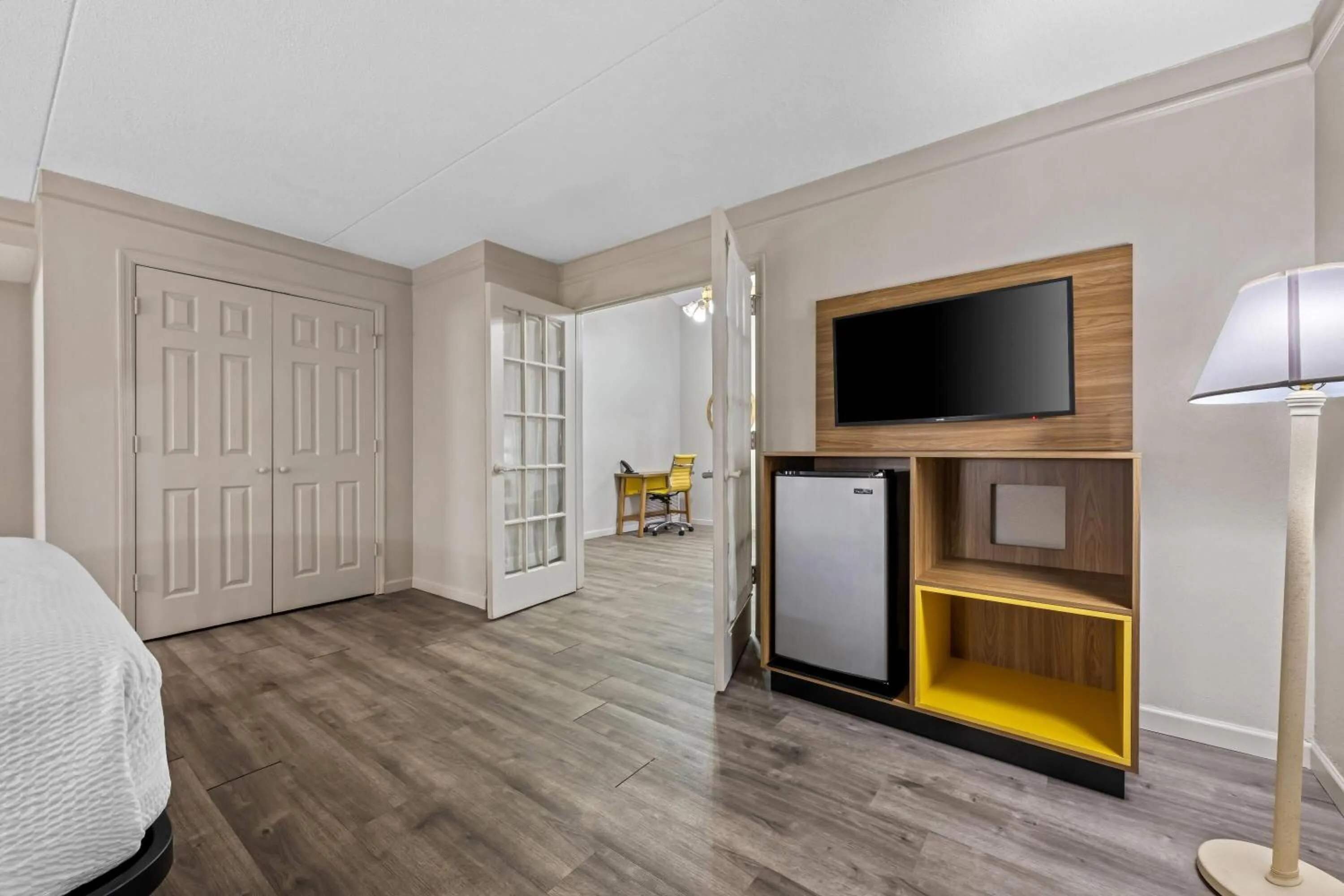 Photo of the whole room in Days Inn by Wyndham Birmingham/West