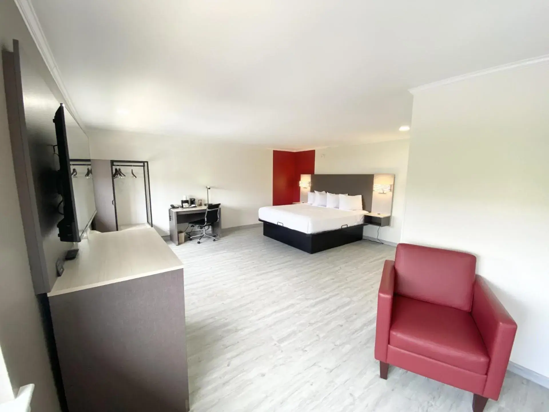 Bed in Ramada by Wyndham Tuscaloosa Bed in Ramada by Wyndham Tuscaloosa