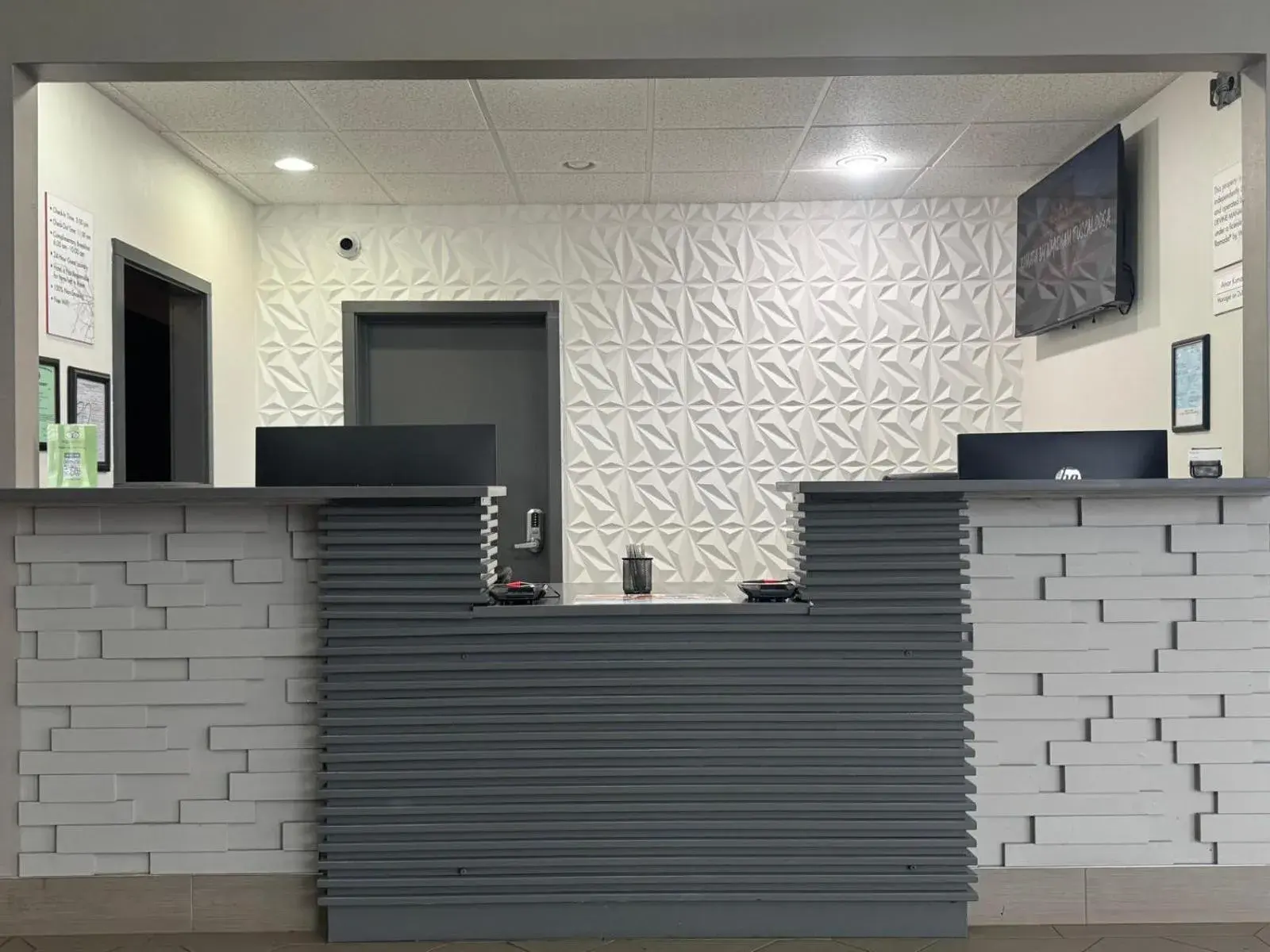 Lobby or reception in Ramada by Wyndham Tuscaloosa Lobby or reception in Ramada by Wyndham Tuscaloosa