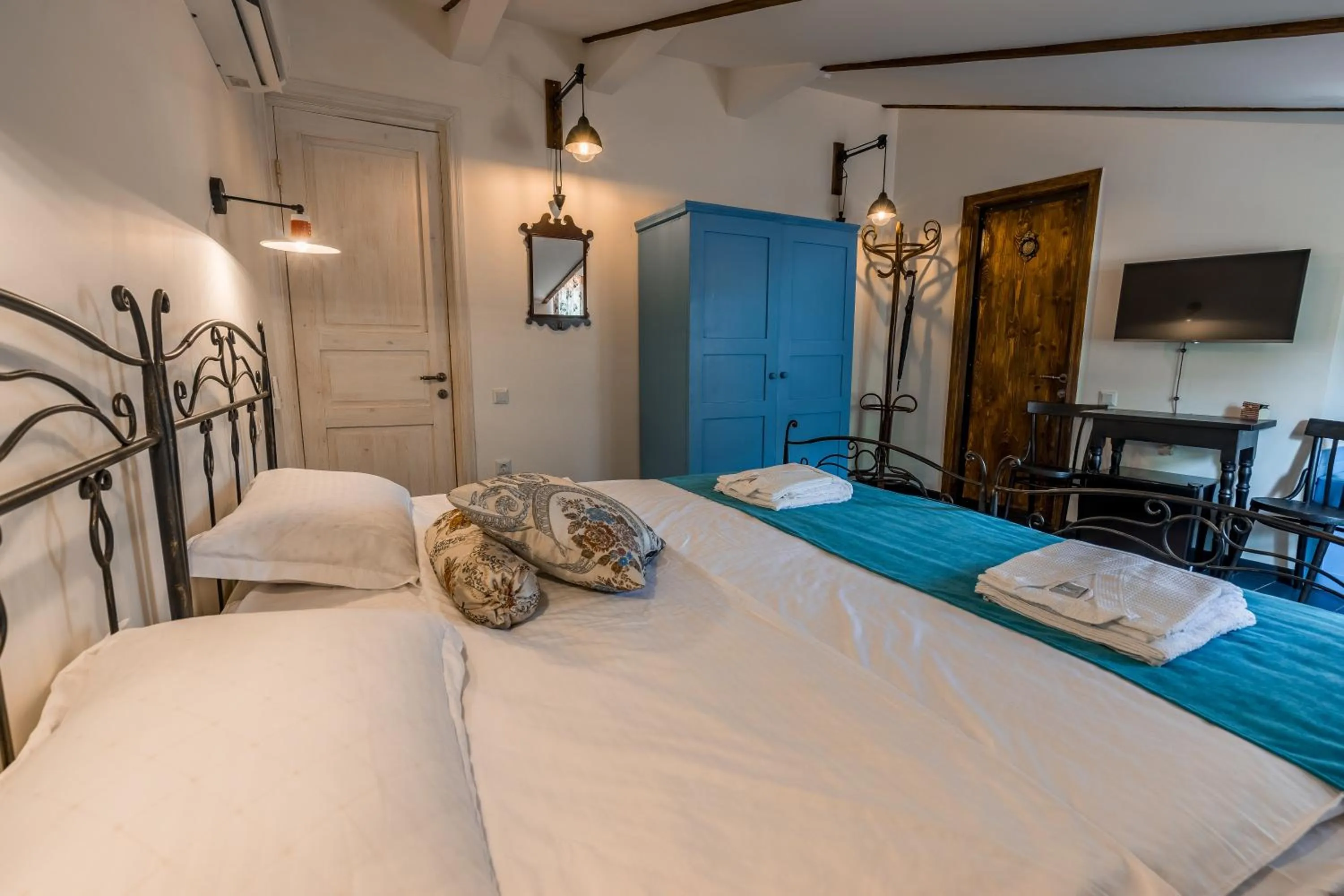 Bed in Doors Meidan Design Hotel