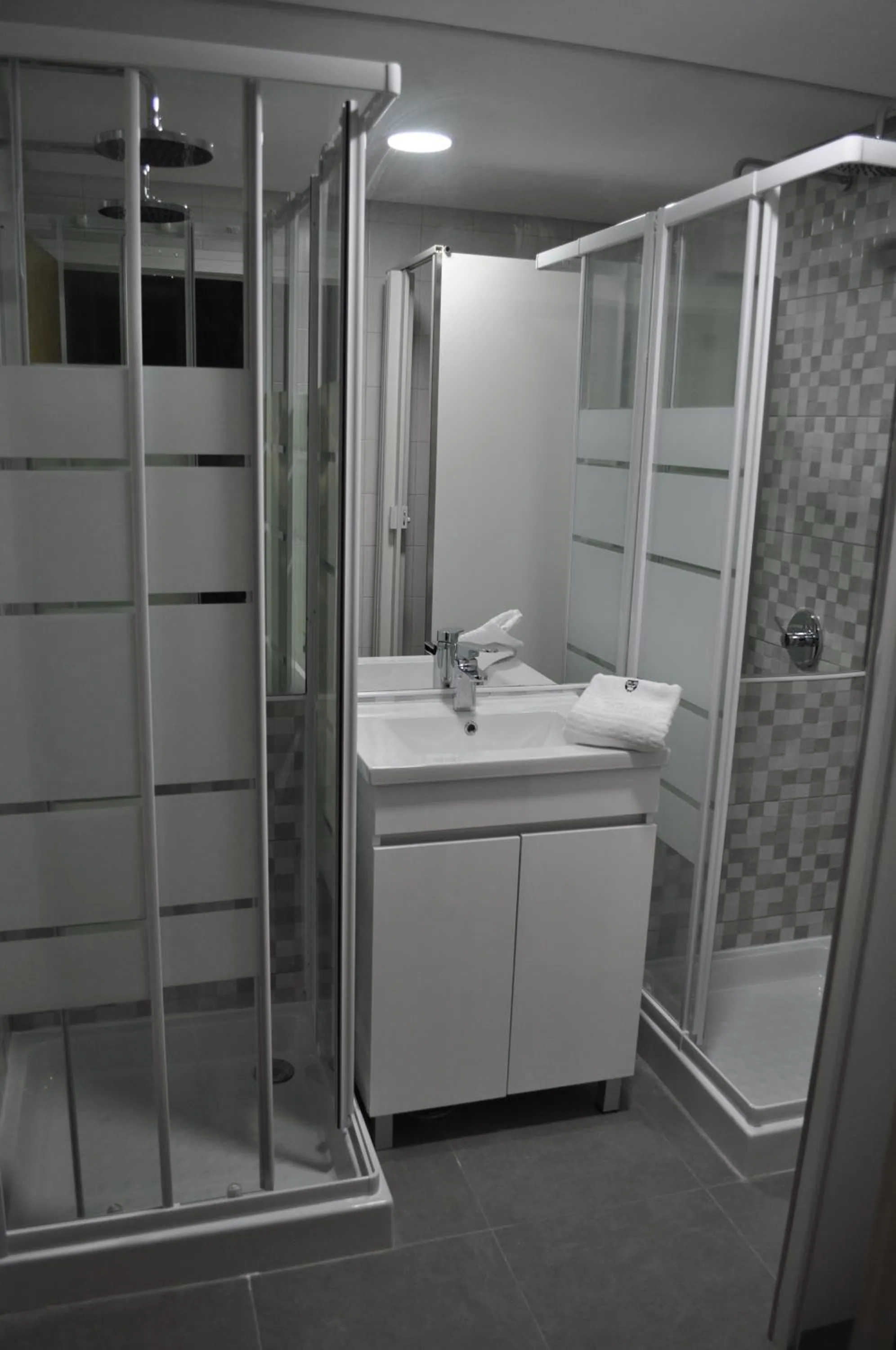 Shower in Corujinha Hostel