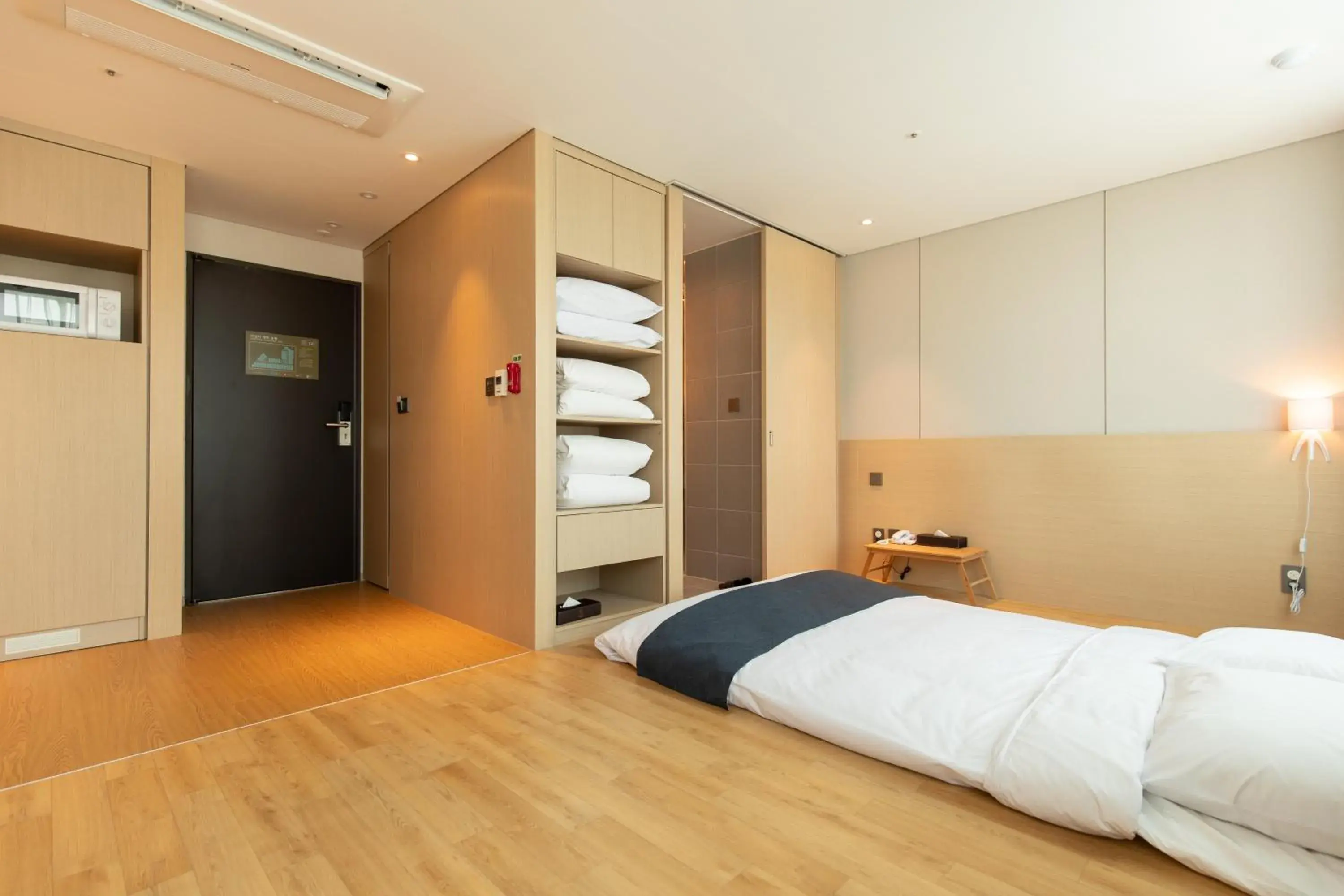 Photo of the whole room, Bed in Hotel Winstory Photo of the whole room, Bed in Hotel Winstory