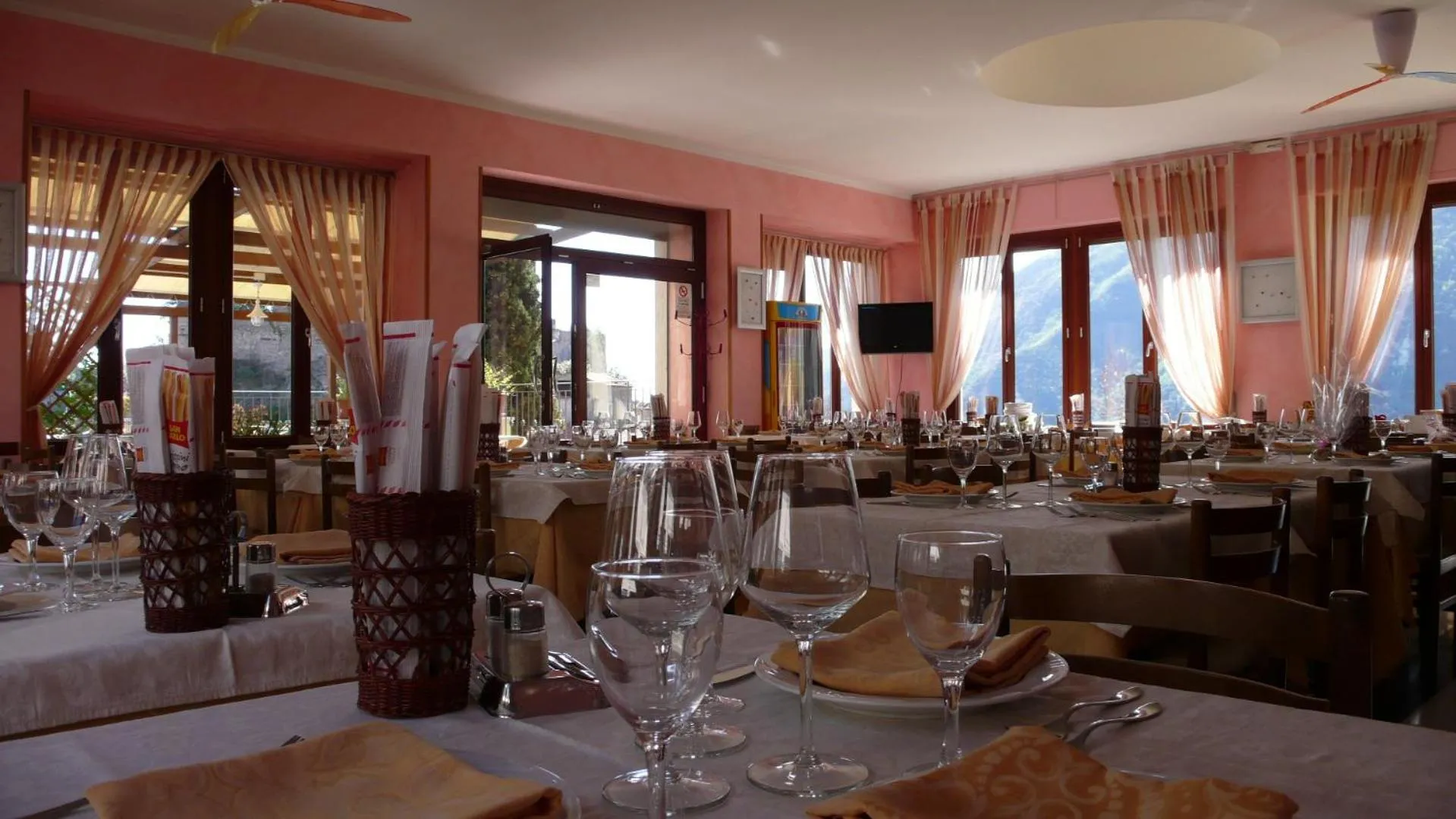 Restaurant/places to eat in Albergo Cecchin