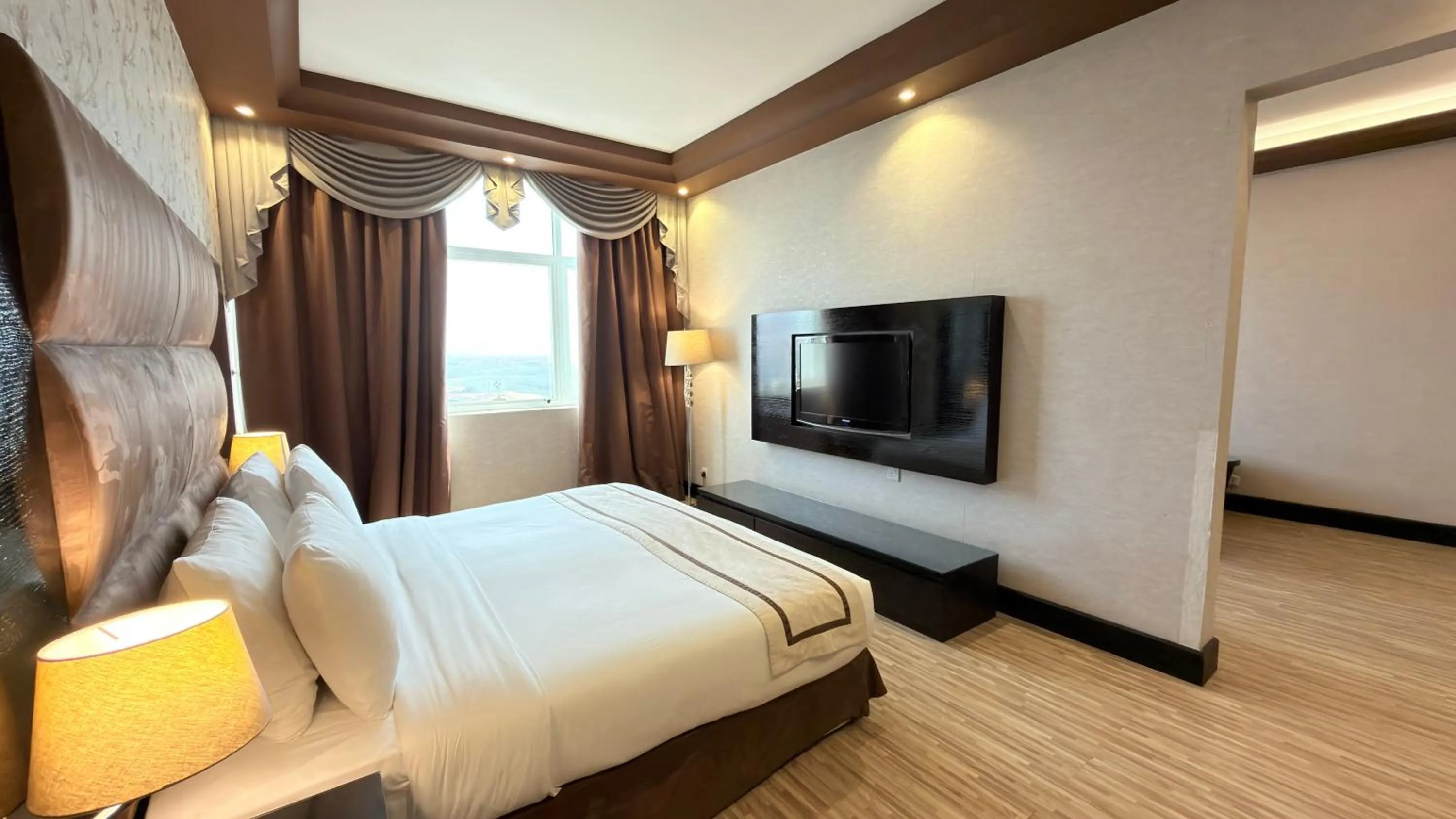 Bed in Sunday Mangrove Corniche Hotel, Ras Al Khaimah