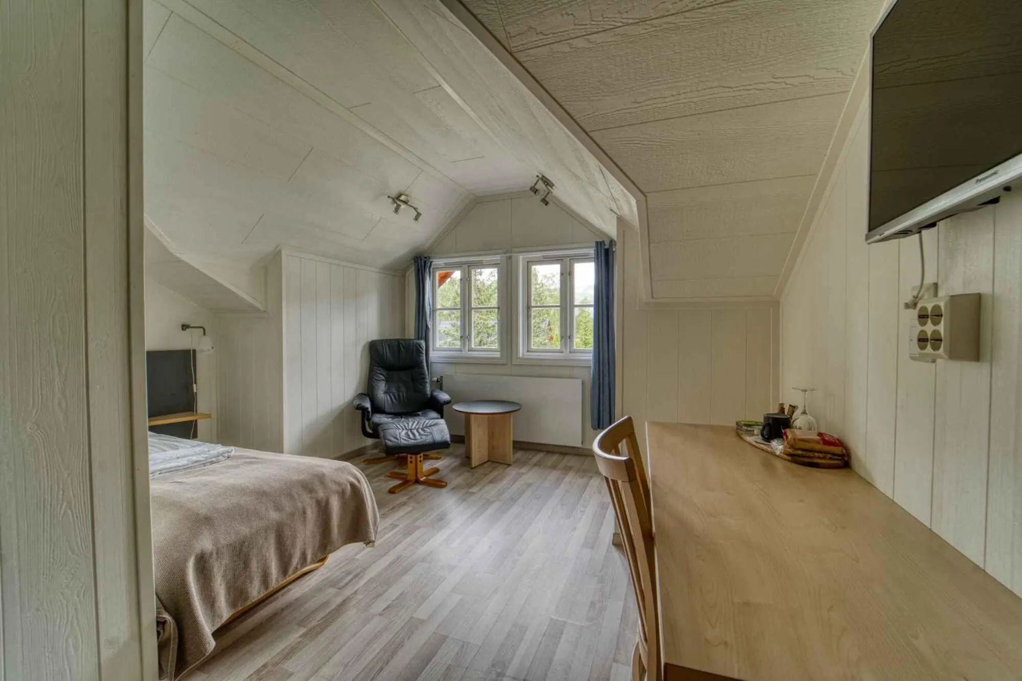 Photo of the whole room, Bed in Sølvgarden Hotel