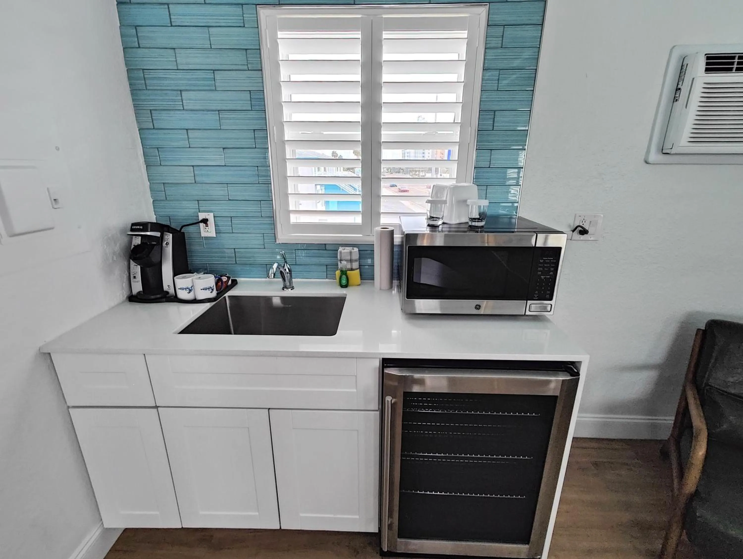 Coffee/tea facilities in Tahitian Beach Resort