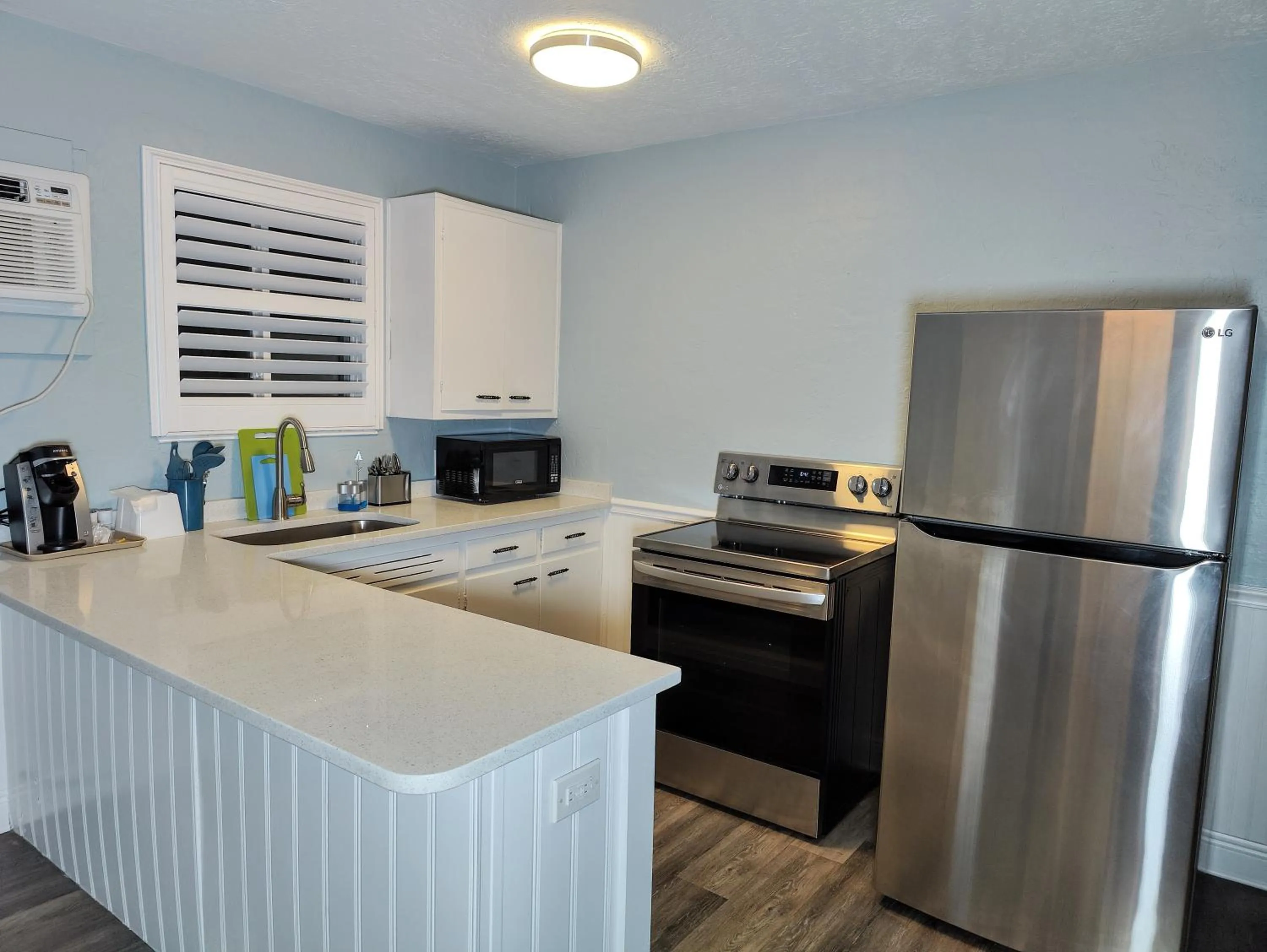 Kitchen or kitchenette in Tahitian Beach Resort