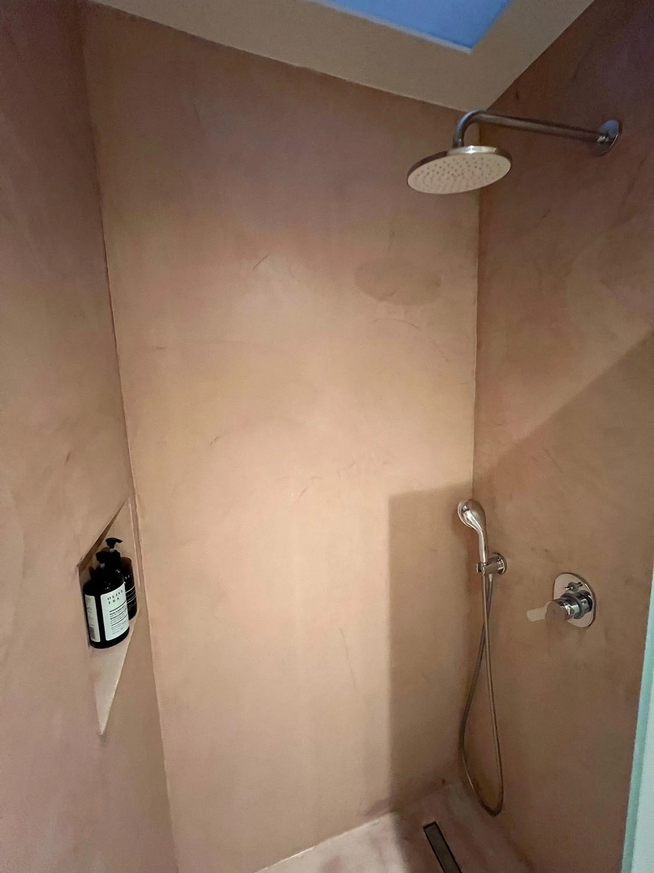 Shower in Kapella Apartments
