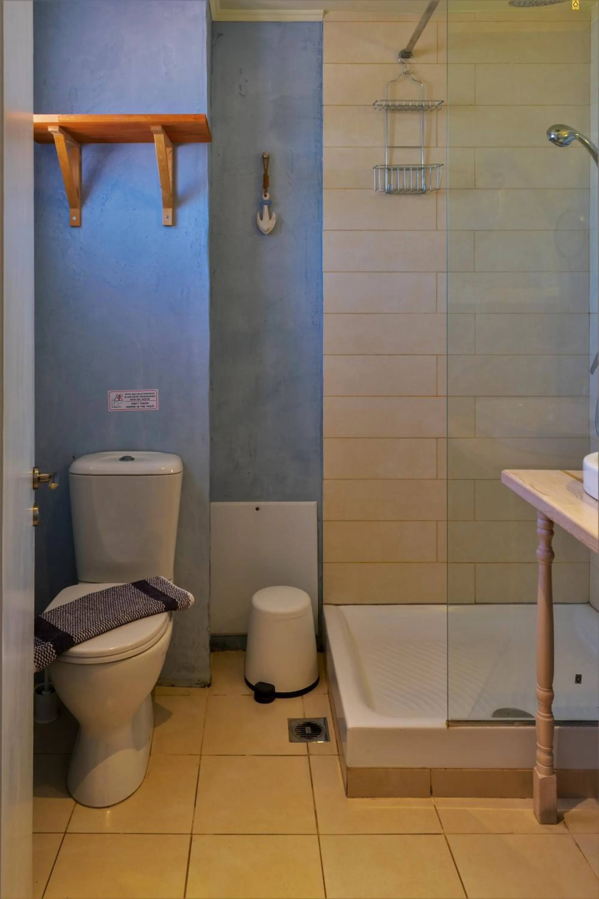 Shower in Kapella Apartments