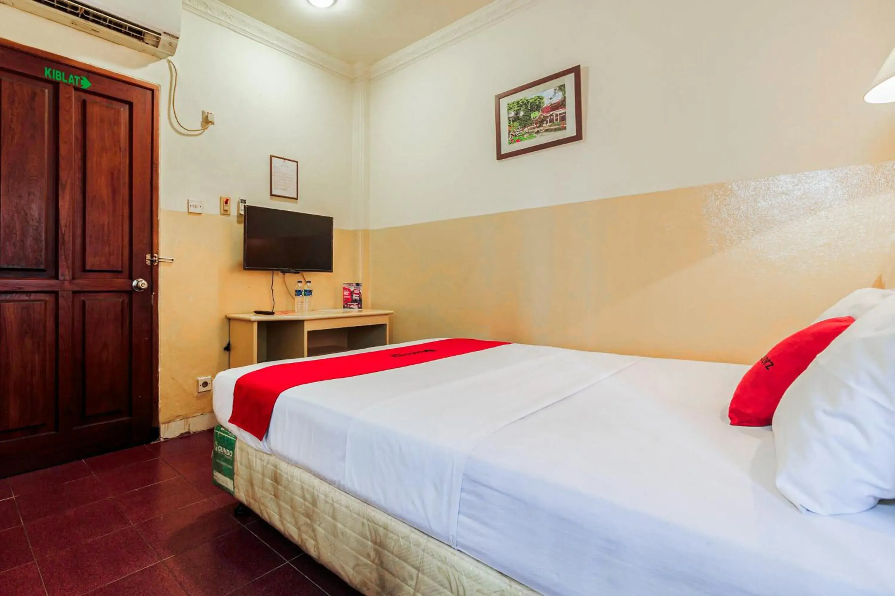 Bedroom, Bed in RedDoorz @ Jalan Jaksa Bedroom, Bed in RedDoorz @ Jalan Jaksa