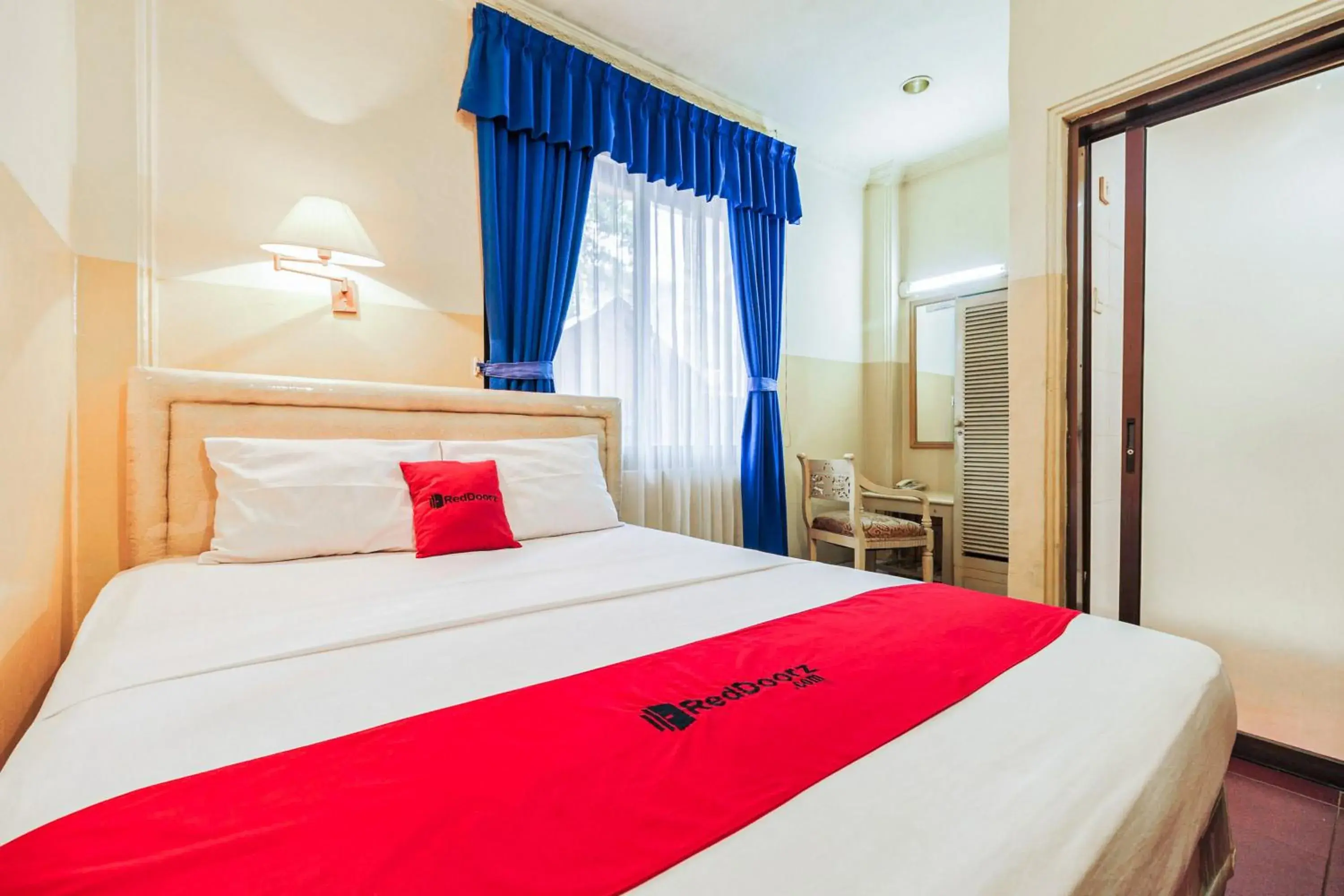 Bedroom, Bed in RedDoorz @ Jalan Jaksa Bedroom, Bed in RedDoorz @ Jalan Jaksa