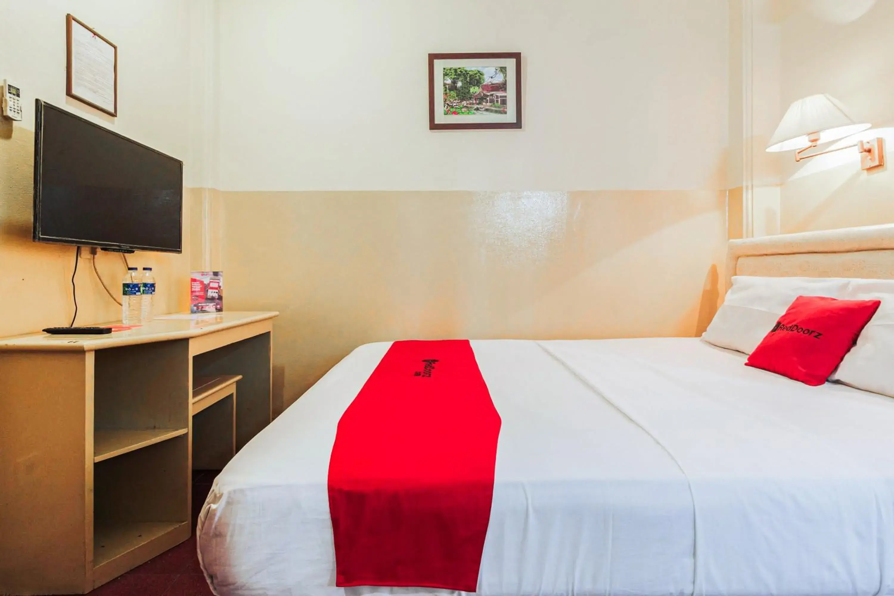 Bedroom, Bed in RedDoorz @ Jalan Jaksa Bedroom, Bed in RedDoorz @ Jalan Jaksa