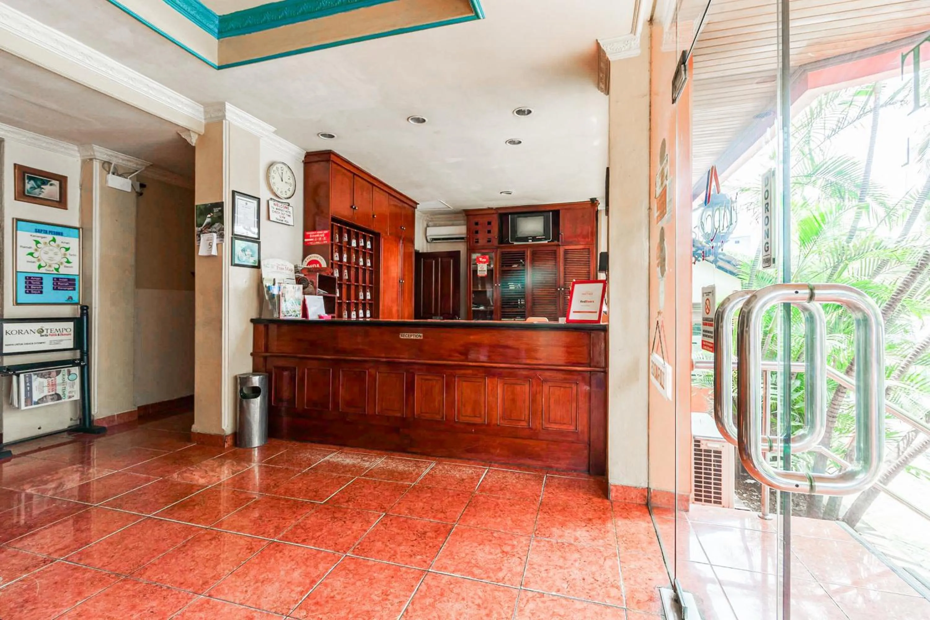 Lobby or reception in RedDoorz @ Jalan Jaksa
