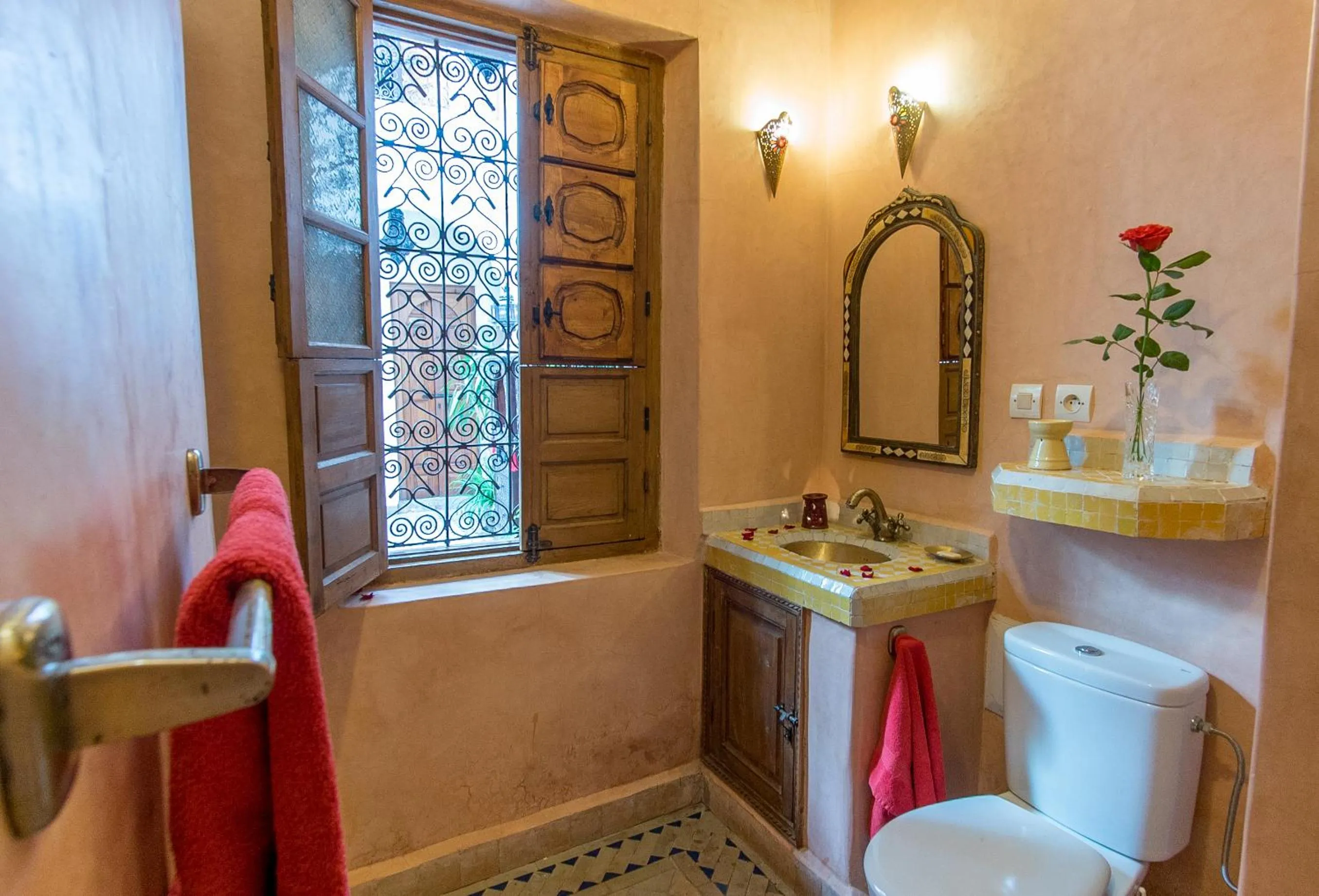 Toilet in Riad Arbre Bleu