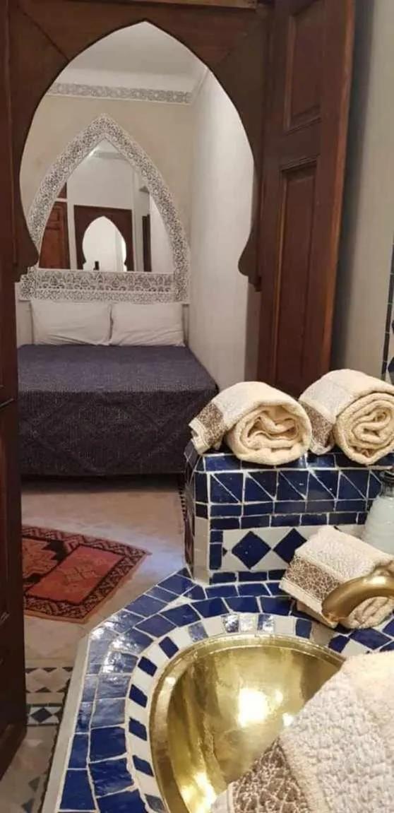 Bathroom, Bed in Riad Arbre Bleu