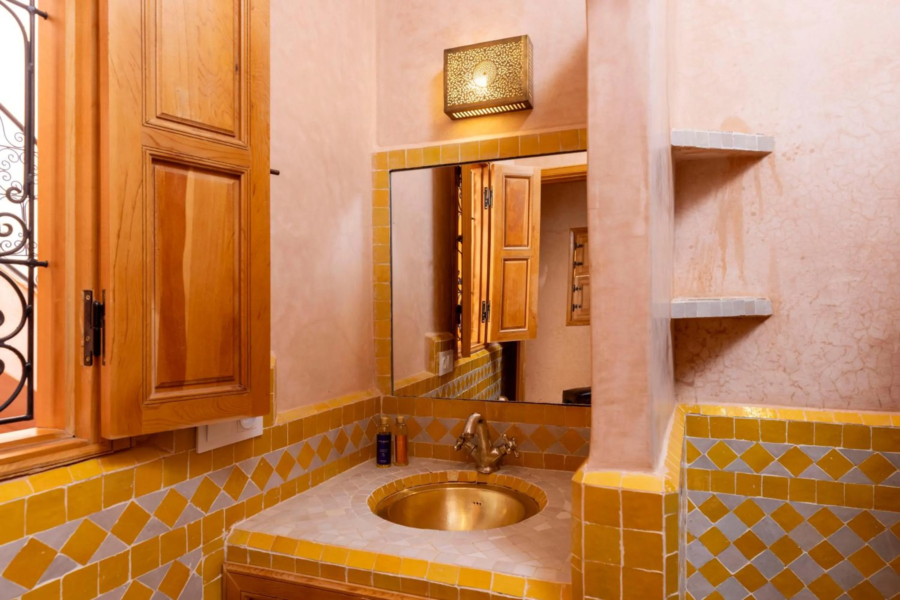 Bathroom in Riad Arbre Bleu