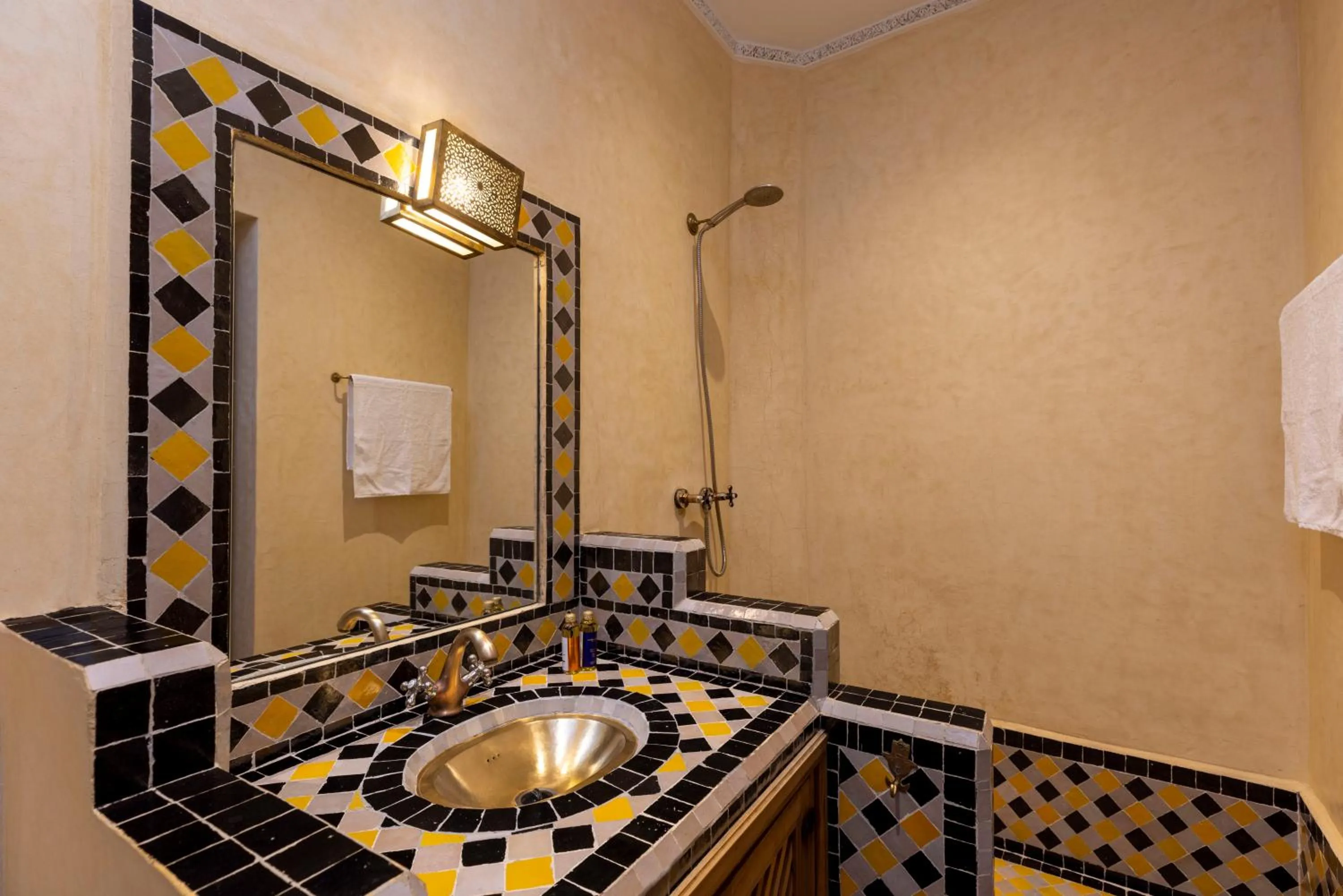 Bathroom in Riad Arbre Bleu