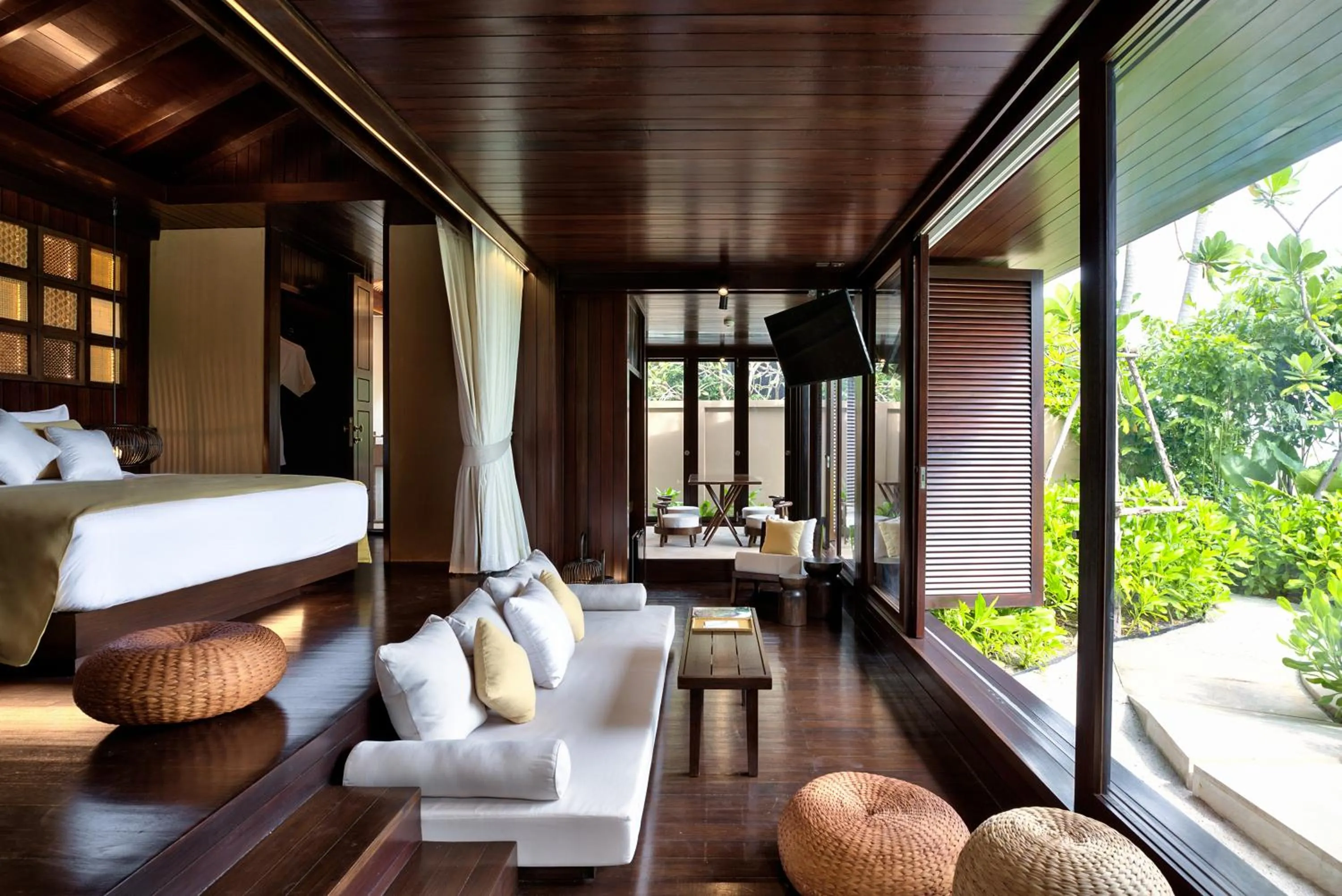 Seating area, Bed in The Spa Resorts - Lamai Beach