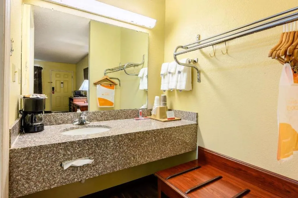 Bathroom in Econo Lodge