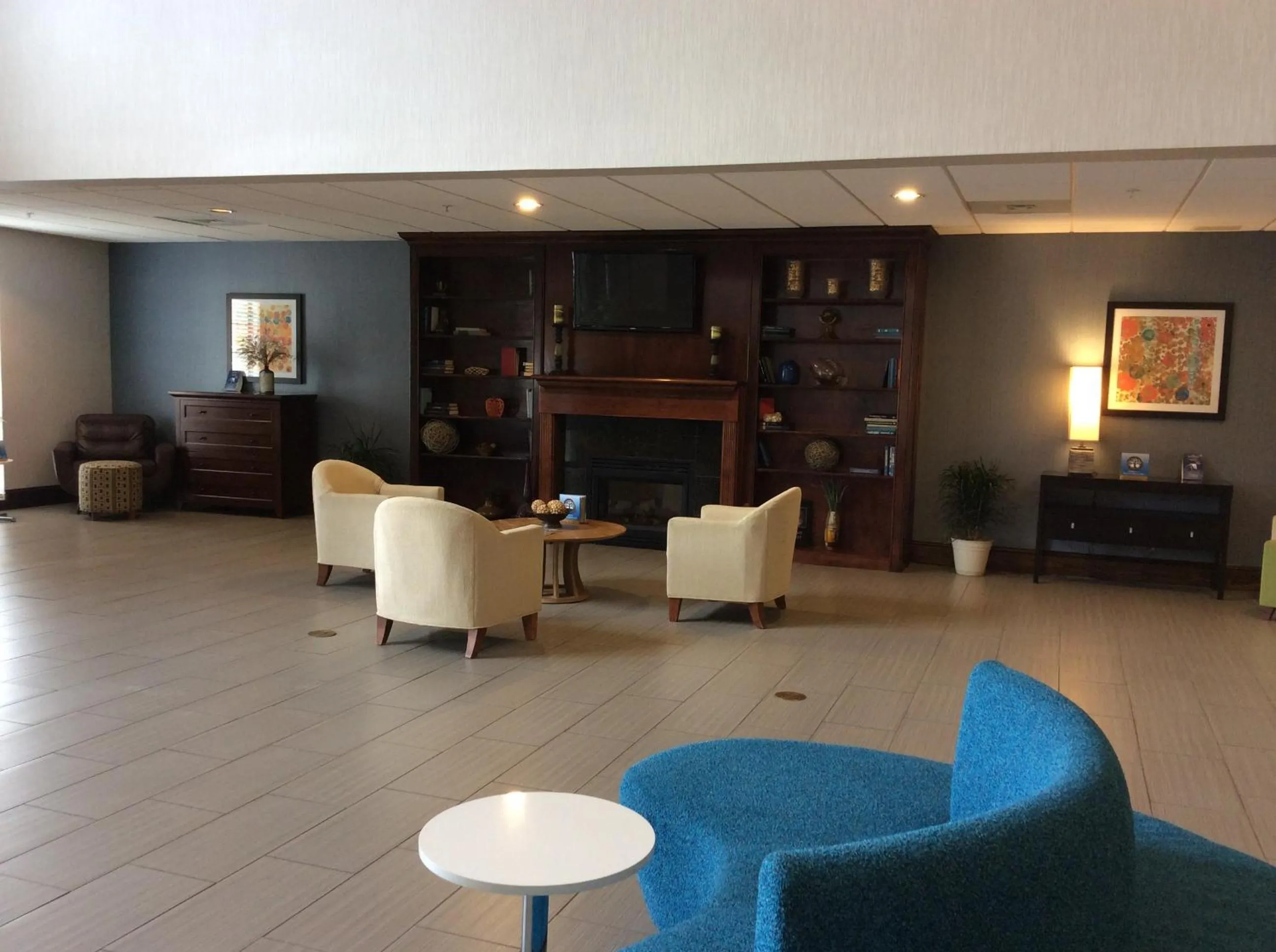 Lounge or bar in Wingate by Wyndham High Point Greensboro Airport South